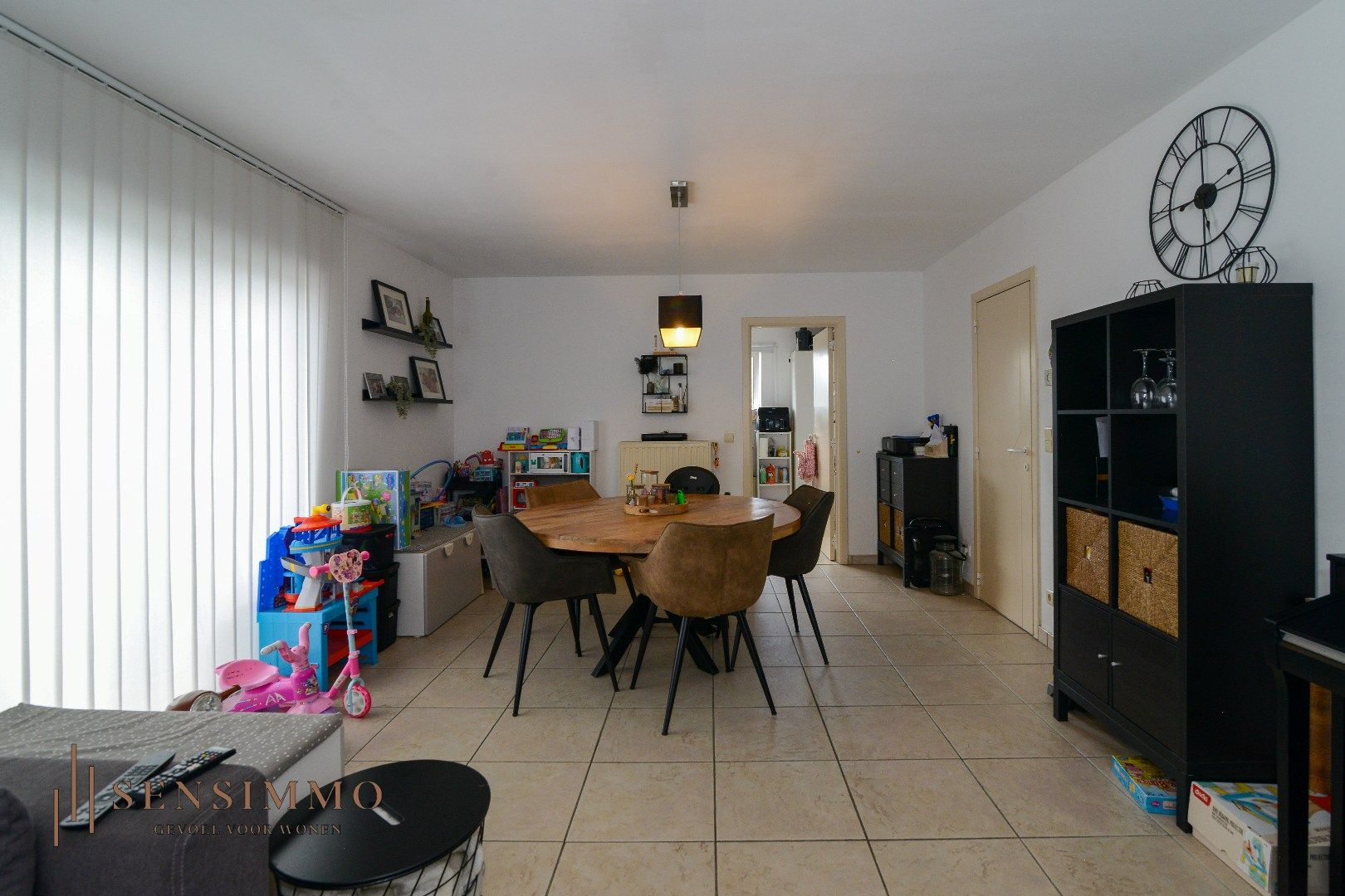 INVESTEERDERSOPPORTUNITEIT - GEBOUW MET TOONZAAL + 4 APPARTEMENTEN + MAGAZIJN + GARAGEBOXEN + BOUWGROND foto 24