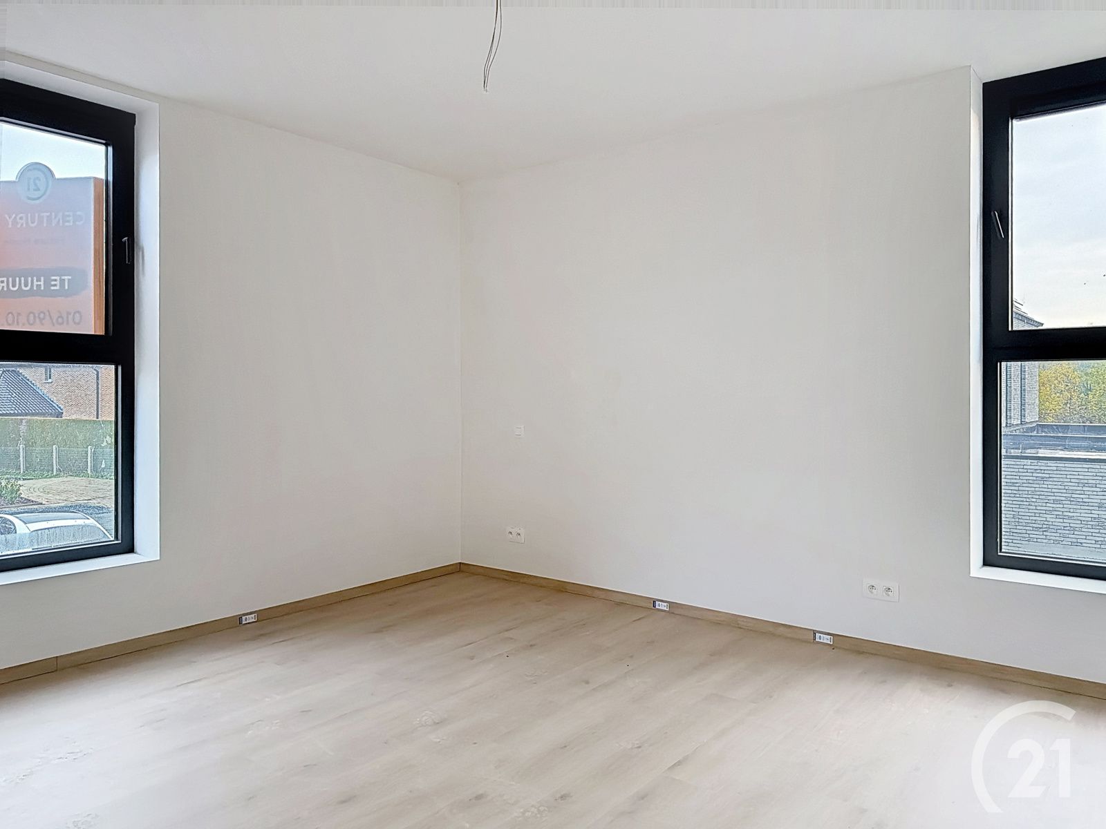 Prachtige nieuwbouwwoning in heel rustige straat te koop! foto 8