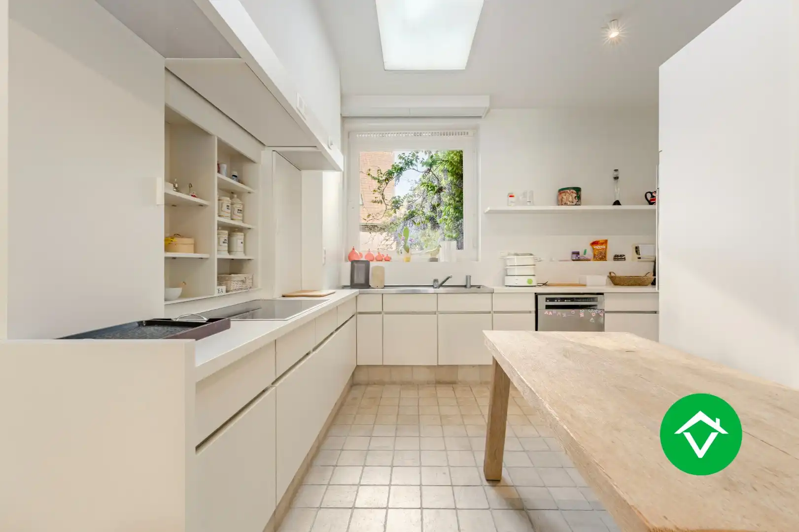 Ruim triplex appartement met 5 slaapkamers, in het centrum van Torhout foto 8