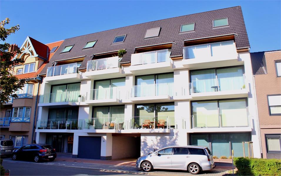 Mooi gelijkvloers appartement met terras en garagebox! foto {{pictureIndex}}