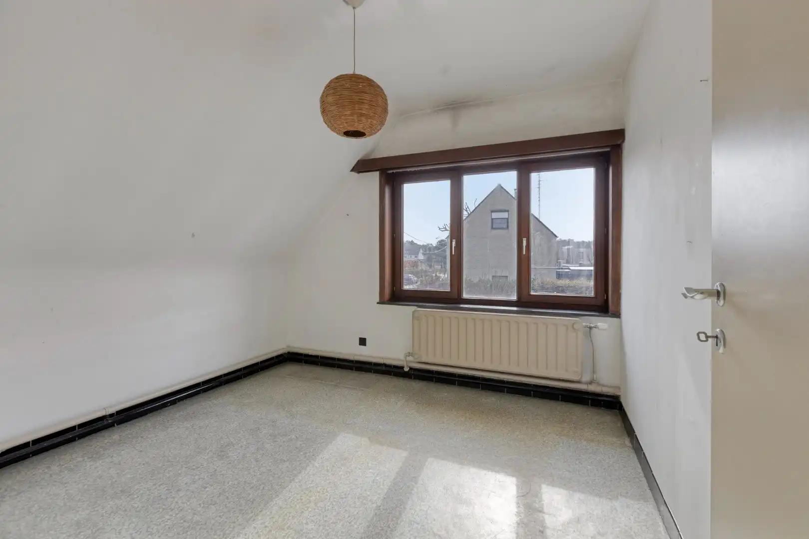 Gunstig gelegen woning met oa 3 slpks op een mooi perceel van 742 m². foto 19