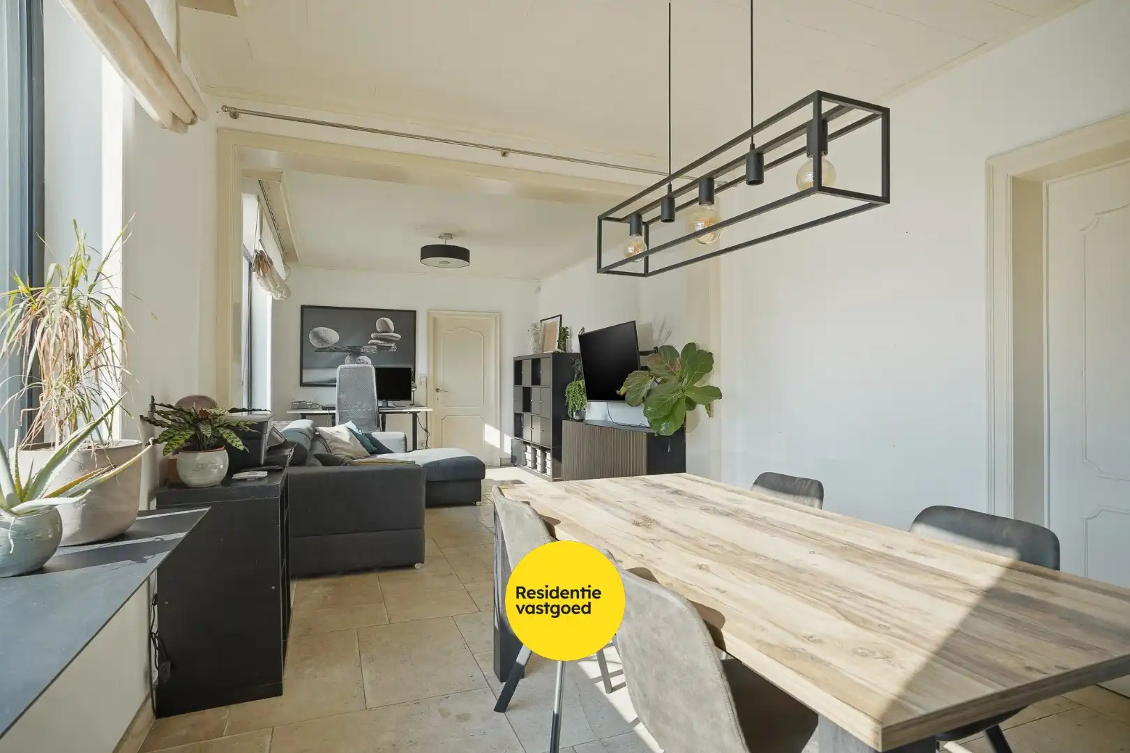 Ruime hoekwoning in het centrum van Eernegem foto 3