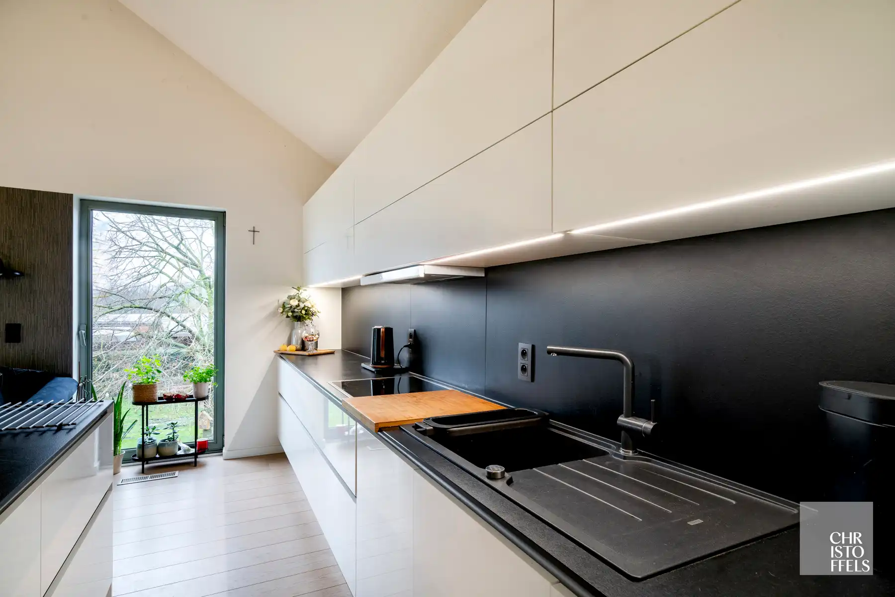 Ruime woning in Bilzen met veel woon- en werkmogelijkheden!  foto 9