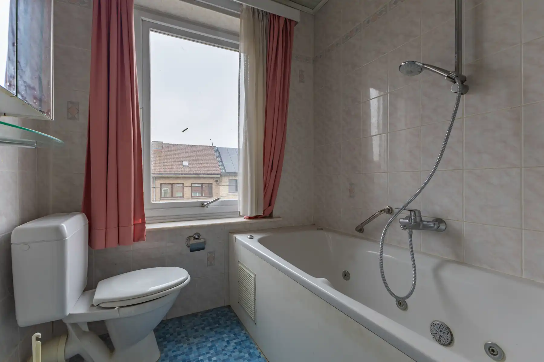 Gunstig gelegen woning met 6 slaapkamers, tuin en garage foto 22