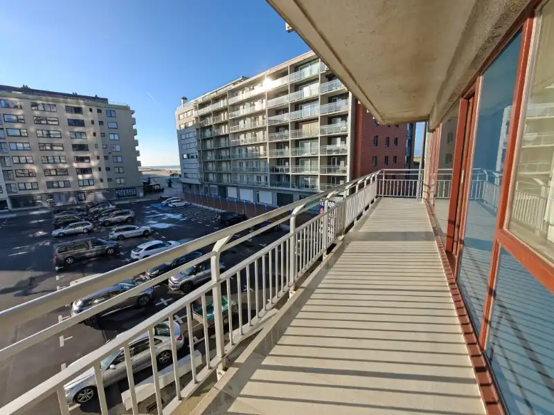 Hoekstudio met riant terras en zicht op zee! foto 7