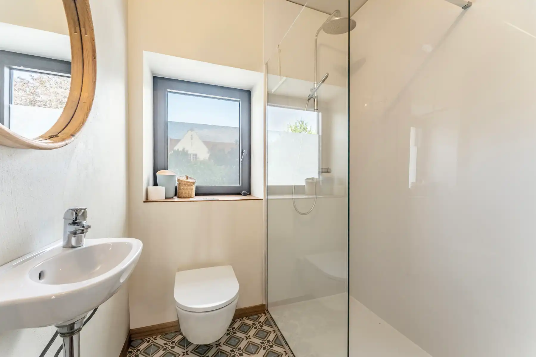 Stijlvol gerenoveerde woning, 3 slaapkamers en zonnige tuin foto 13
