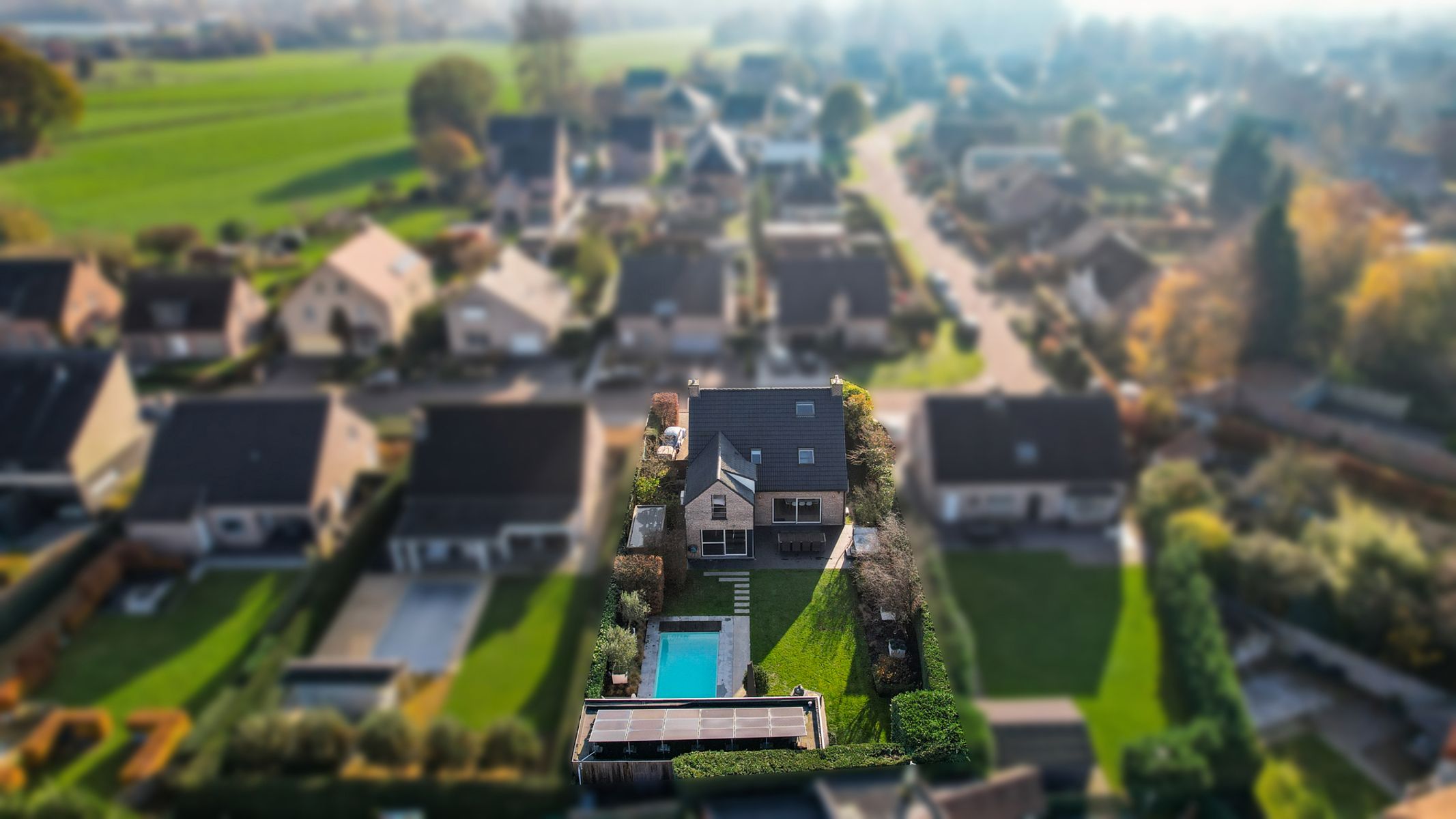 IN OPTIE - Energiezuinige villa met zwembad in een doodlopende straat. foto 2