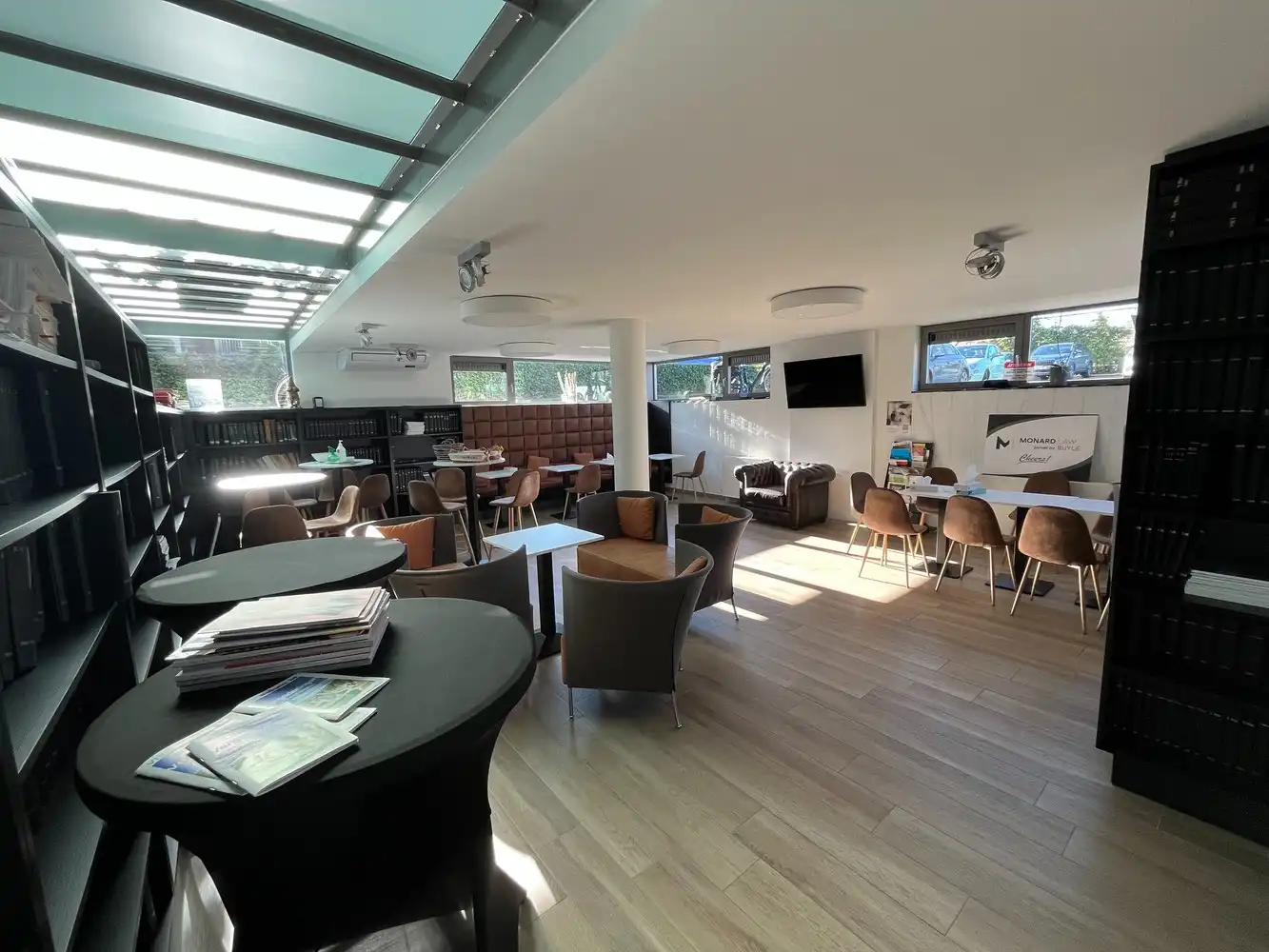 Kantoorgebouw met 54 parkeerplaatsen foto 22