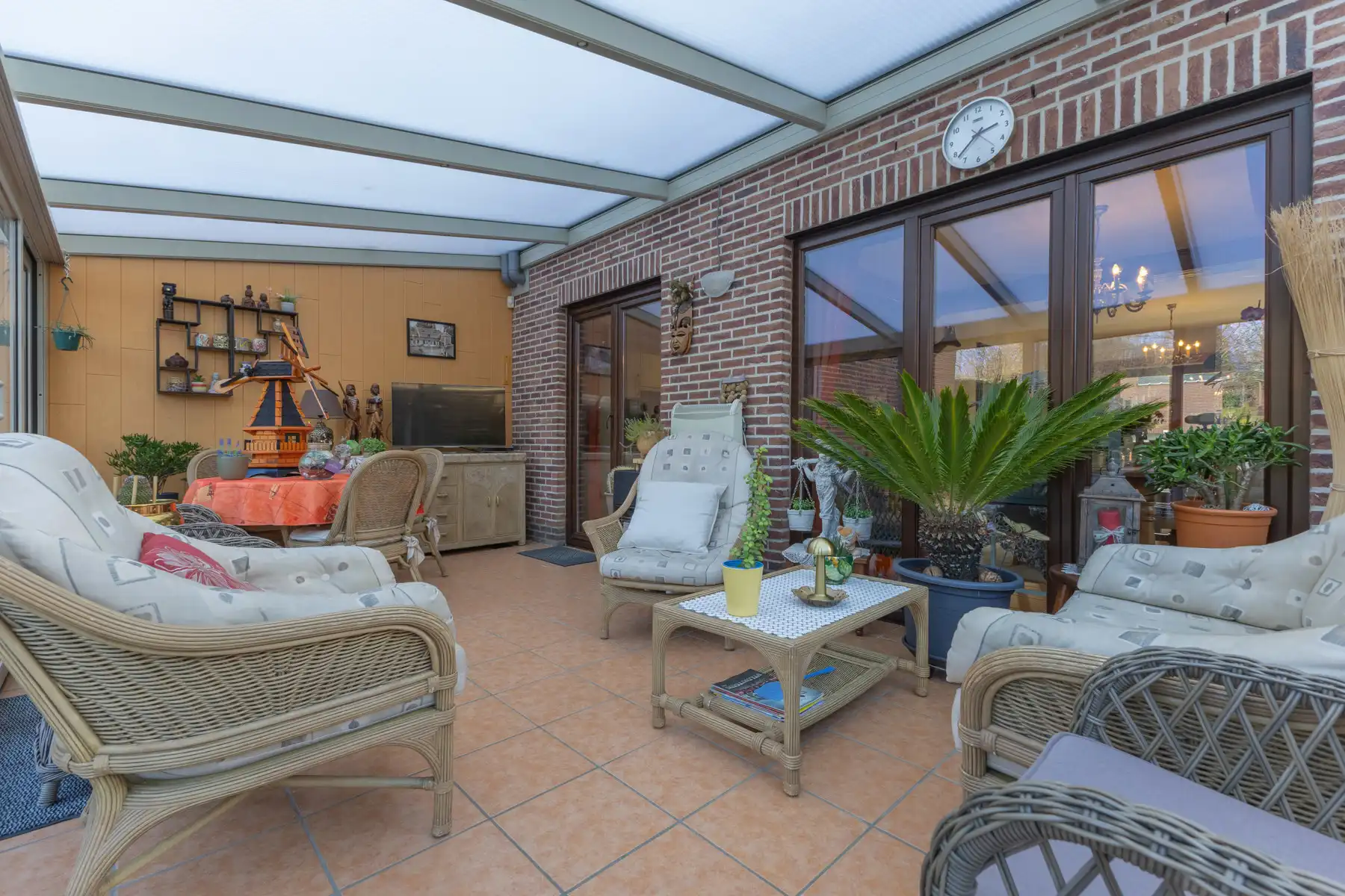 Goed onderhouden woning met prachtige tuin foto 13