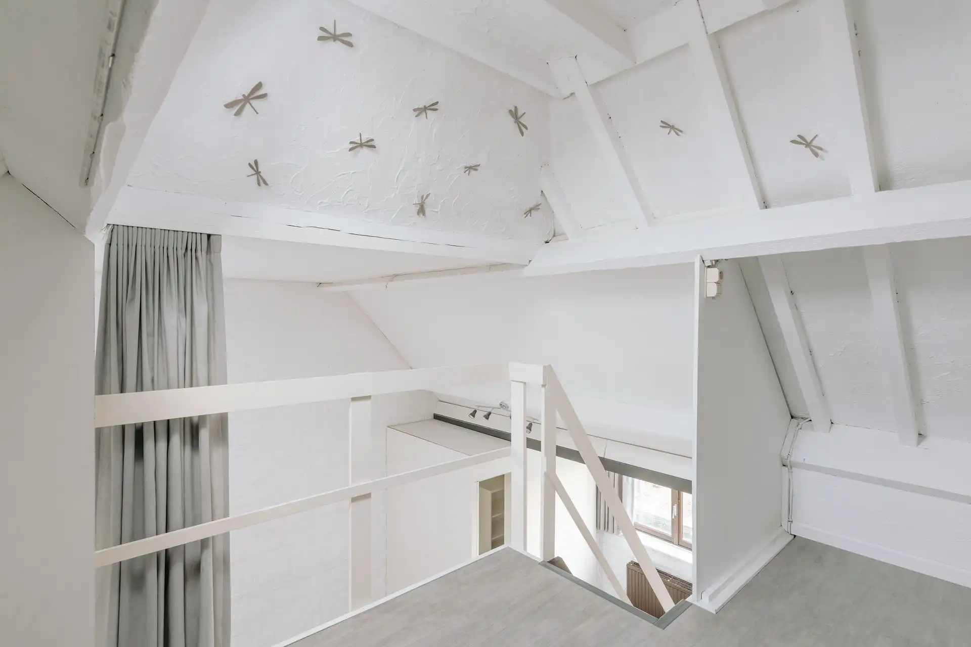 Karaktervolle bel-étage met grote tuin foto 15