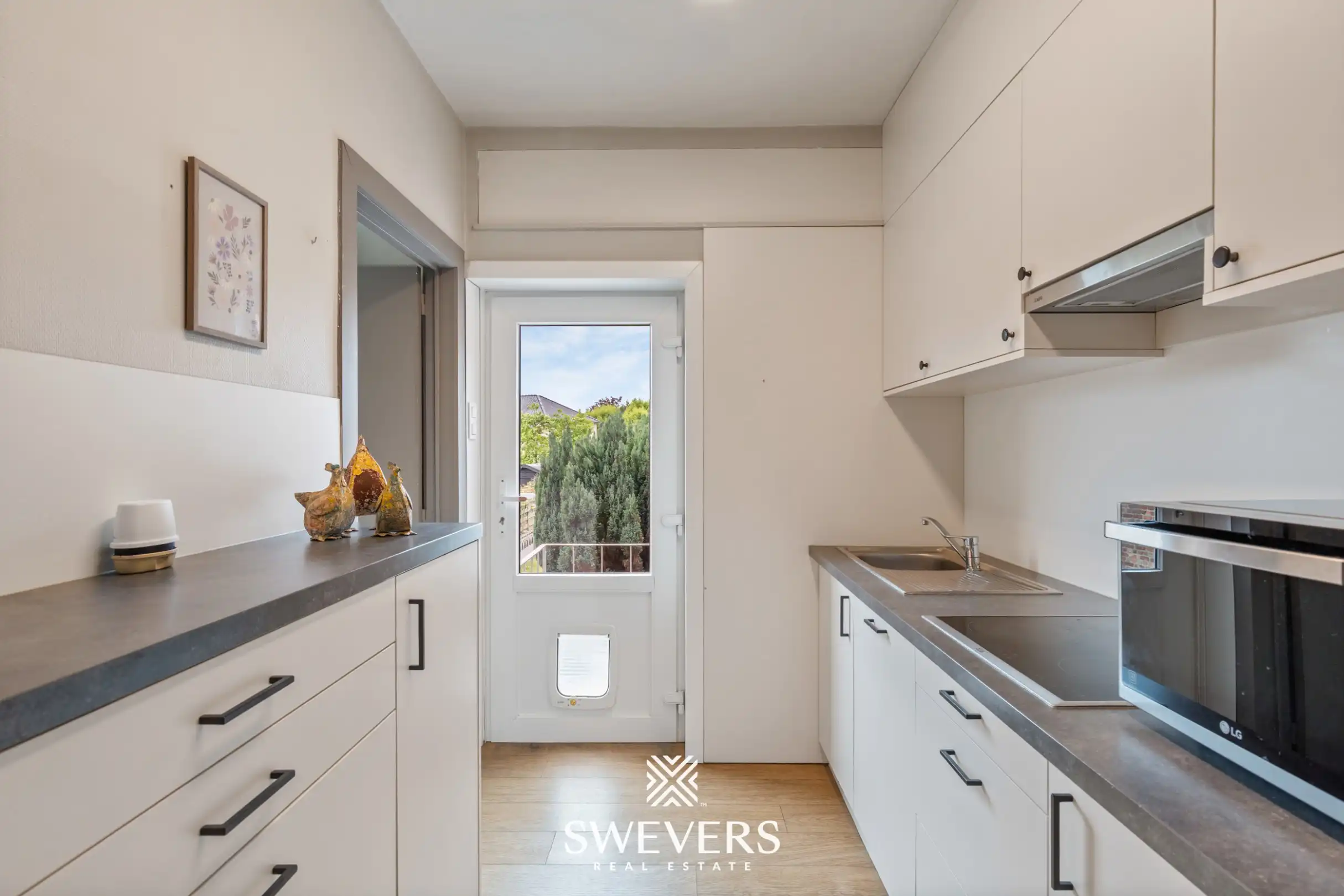 Instapklare rijwoning met 2 zeer ruime slaapkamers en uitstekende ligging foto 8