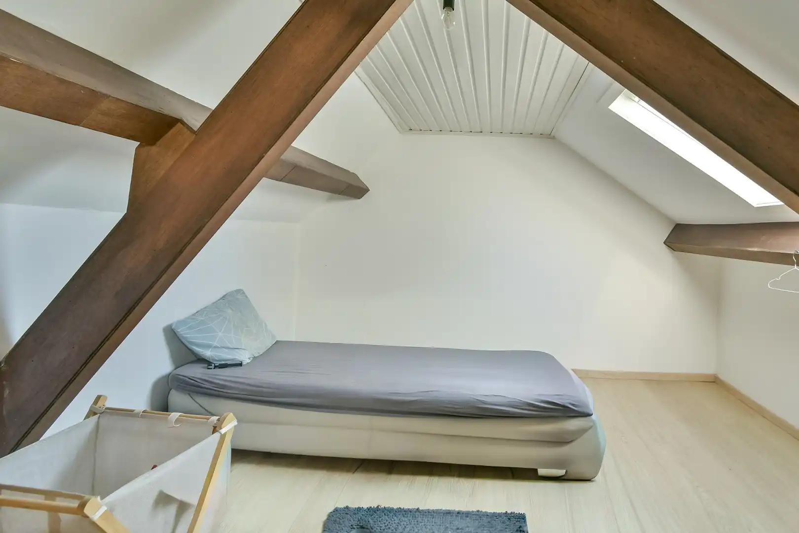 Rustig en centraal gelegen woning in Torhout! foto 9