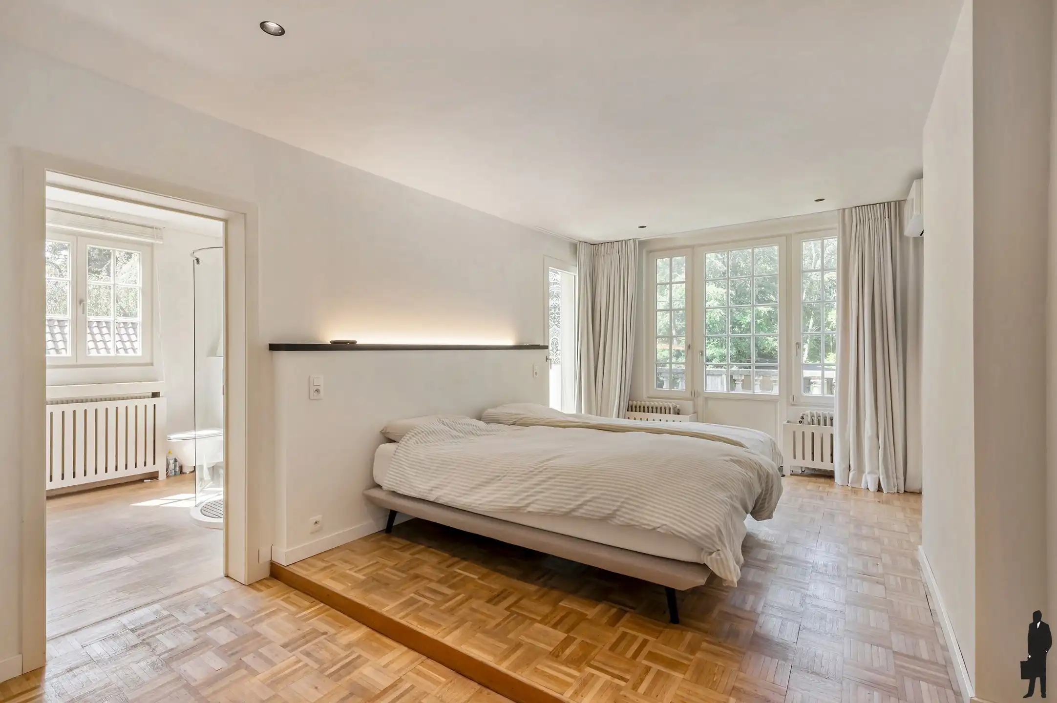 Statige karaktervilla met iconische toren en exclusief tuinpaviljoen foto 12