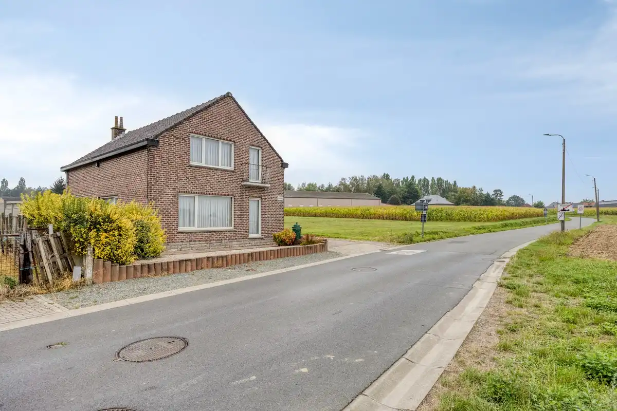 Goed gelegen woning met 3 slaapkamers foto 2