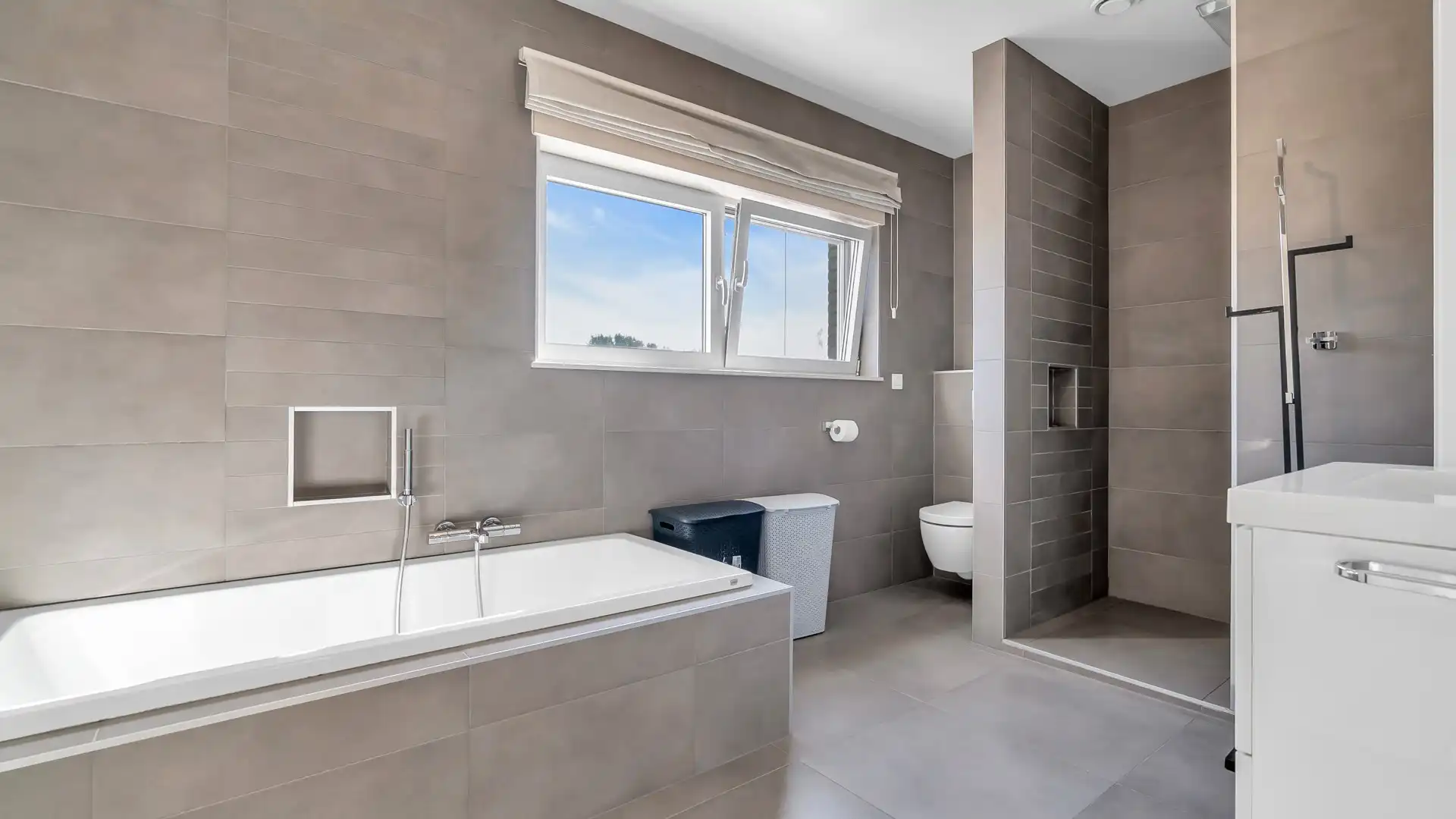 Trendy gezinswoning met open leefruimte, 4 slaapkamers en vrijstaande garage foto 18