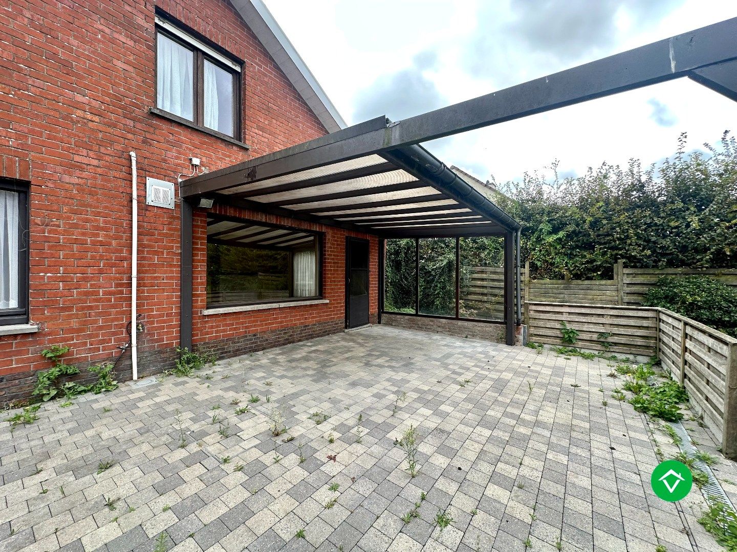 Alleenstaande woning met bakstenen garage en ruime tuin in Ichtegem foto 18