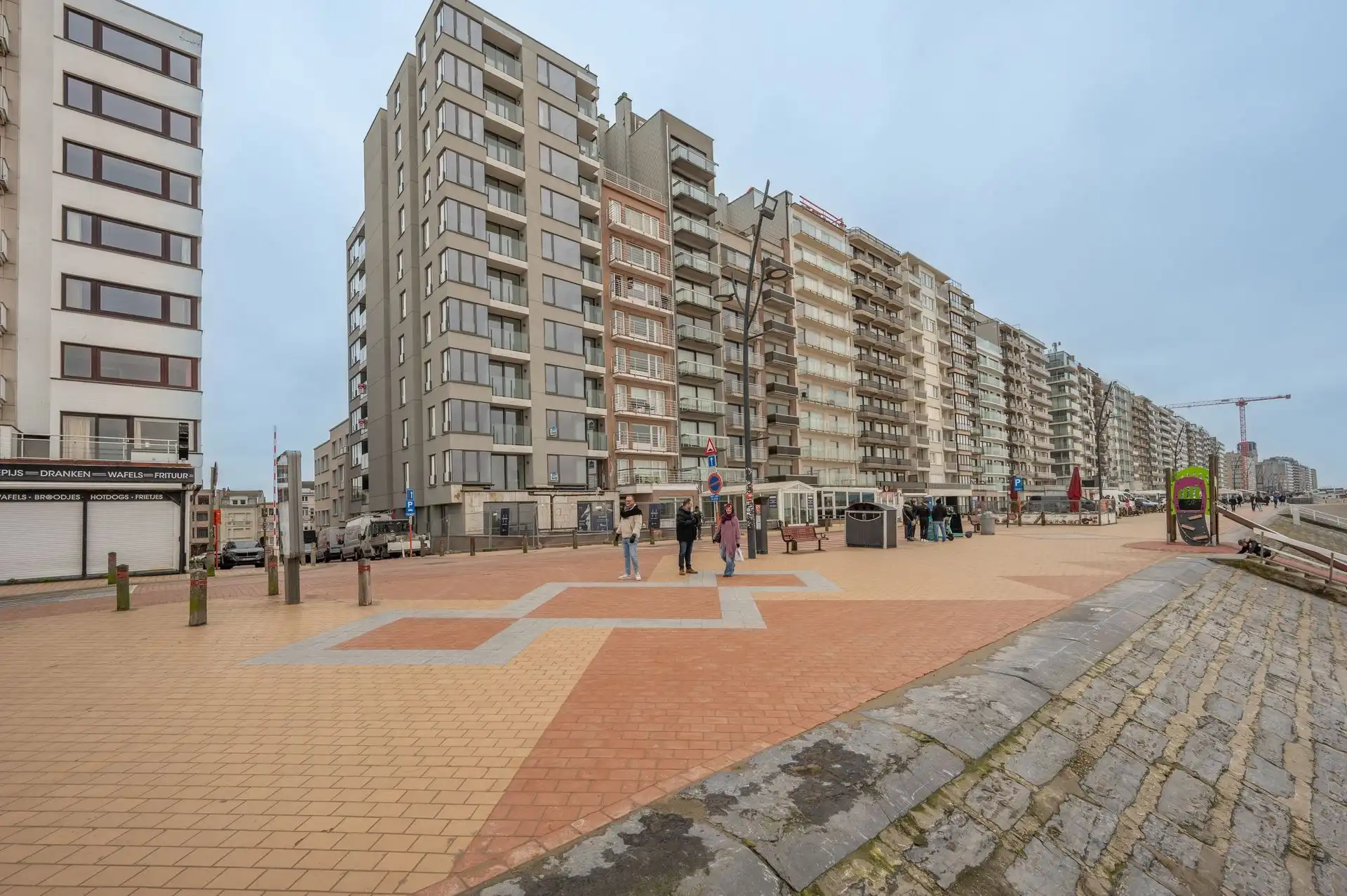Appartement te koop op topligging aan de Zeedijk met prachtig zicht op de Pier van Blankenberge foto 15
