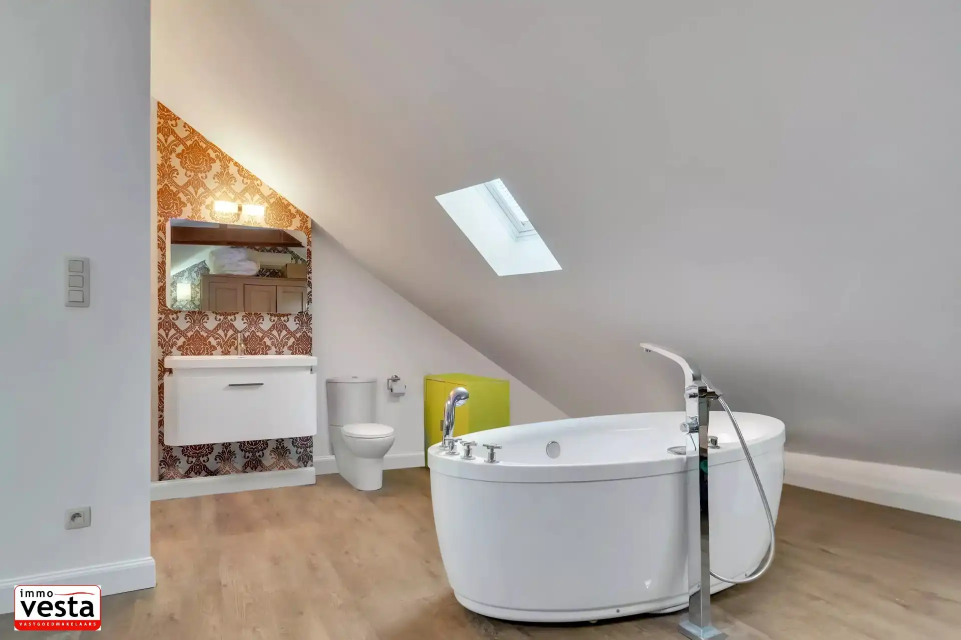 Ruime, gerenoveerde woning op goede locatie foto 15