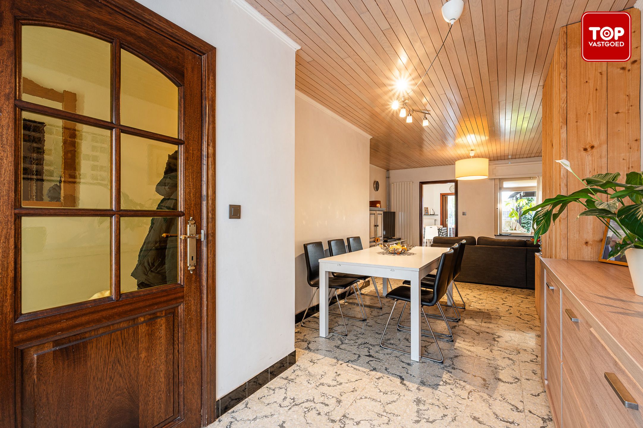 Instapklare woning met 5 slaapkamers en leuke tuin in centrum Drongen foto 2