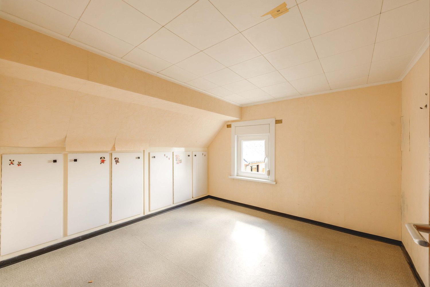Totaal te renoveren woning te Ardooie. foto 15