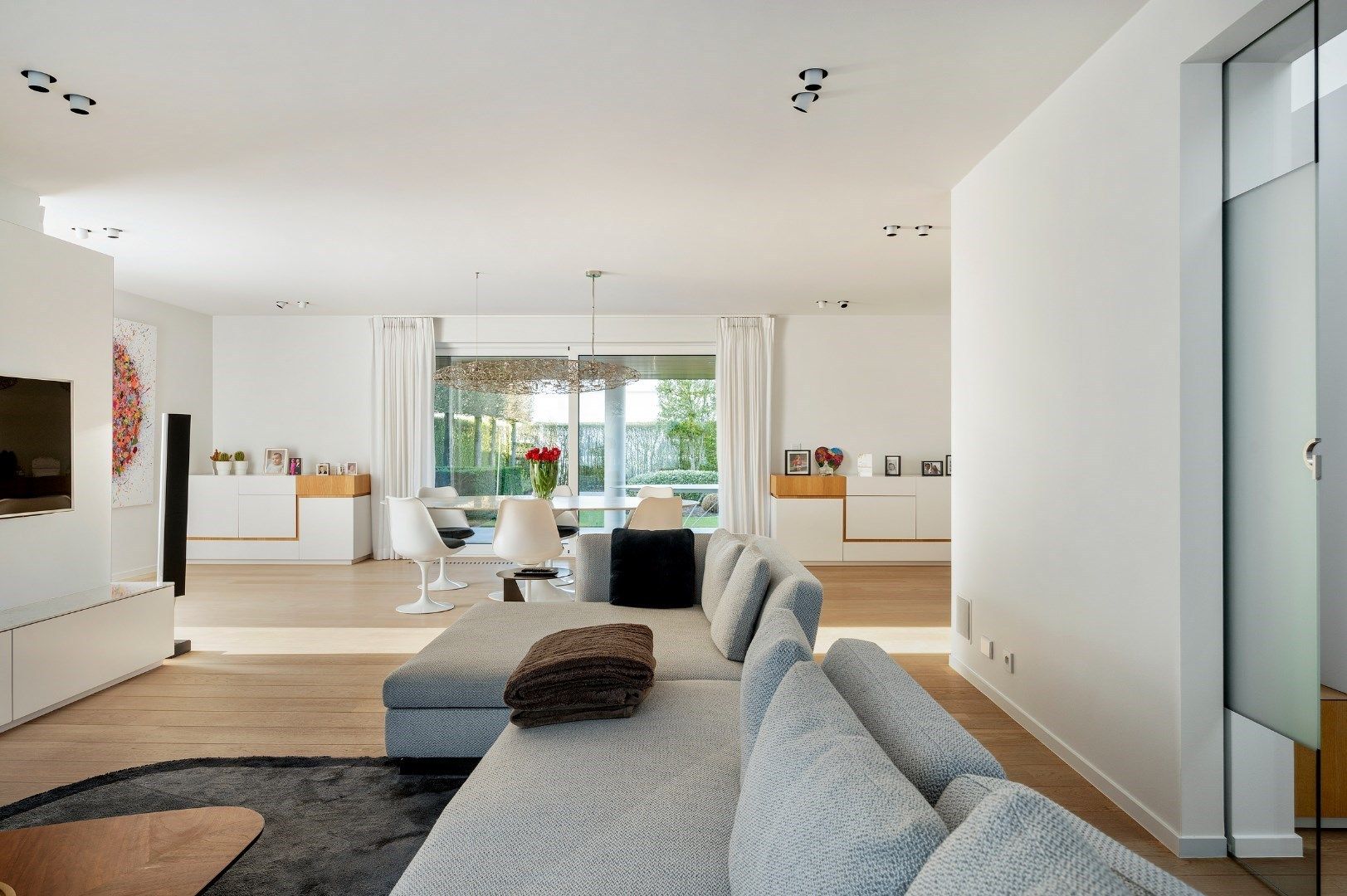 Bezoekmoment op donderdag 29/9 van 19u tot 20u30. Hoogwaardige villa met bedrijfsgebouw op 3704 m². foto 4