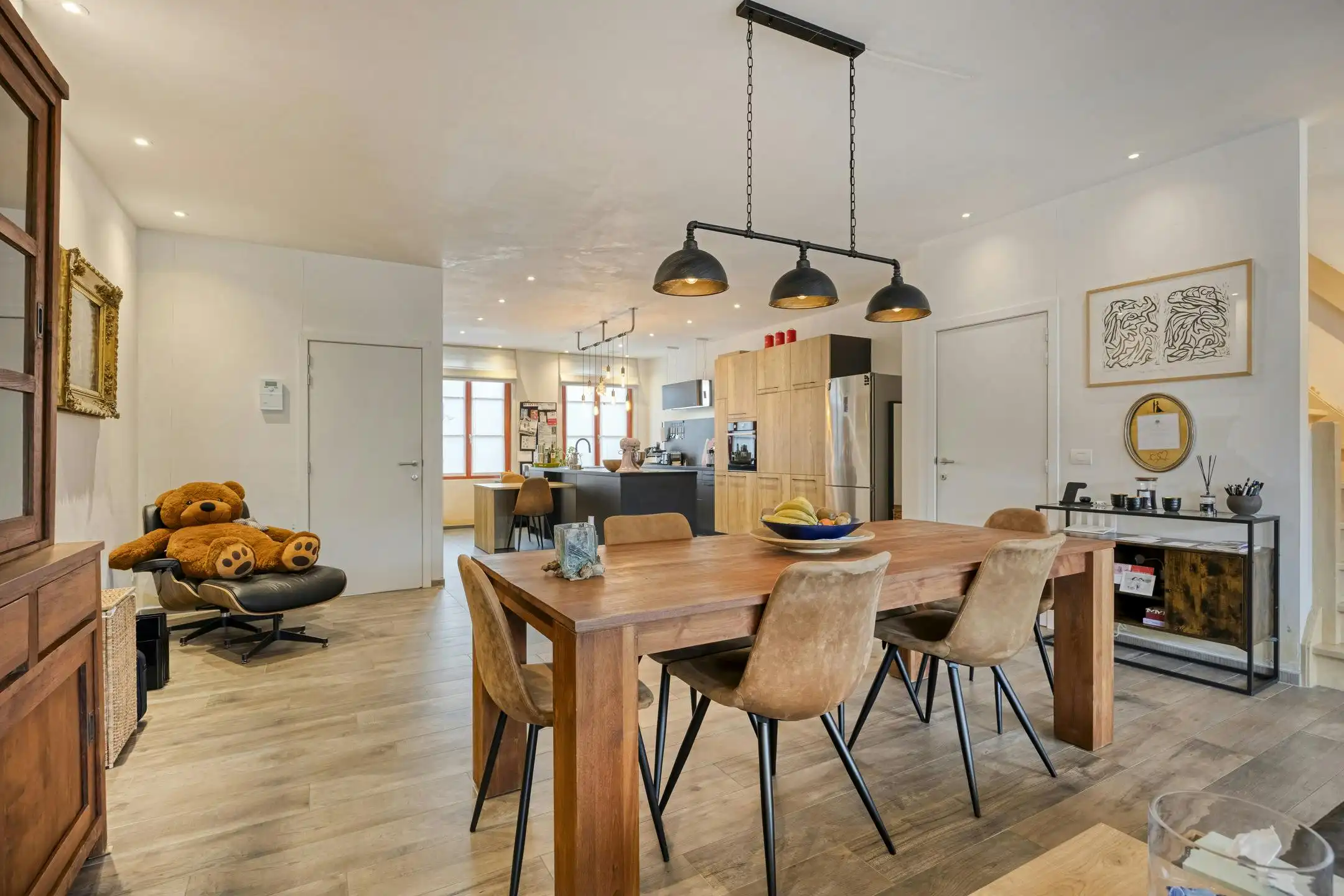 Uitgeruste herenwoning met 3 slaapkamers in de Brugse stad foto 3