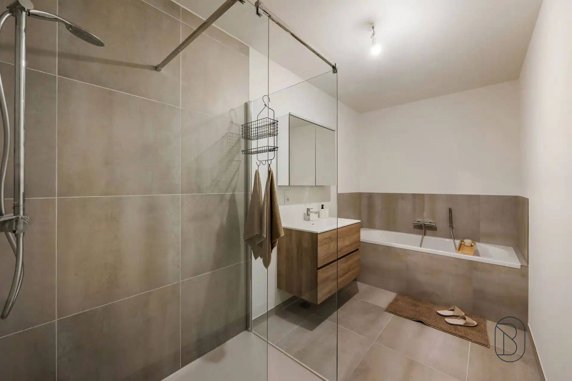 Kwalitatieve moderne energiezuinige luxe-woning met tuin. foto 44
