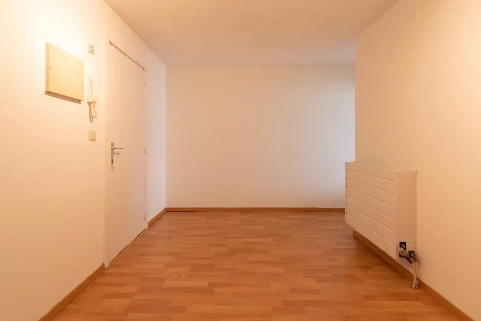 Ruime studio op de Zeedijk van Middelkerke op de vierde verdieping met aparte slaaphoek foto 12