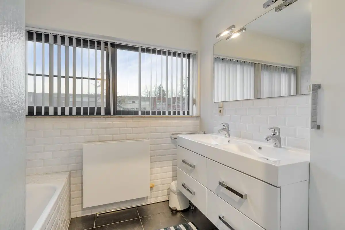 Gelijkvloers appartement met parking en tuintje te koop in Hasselt foto 9