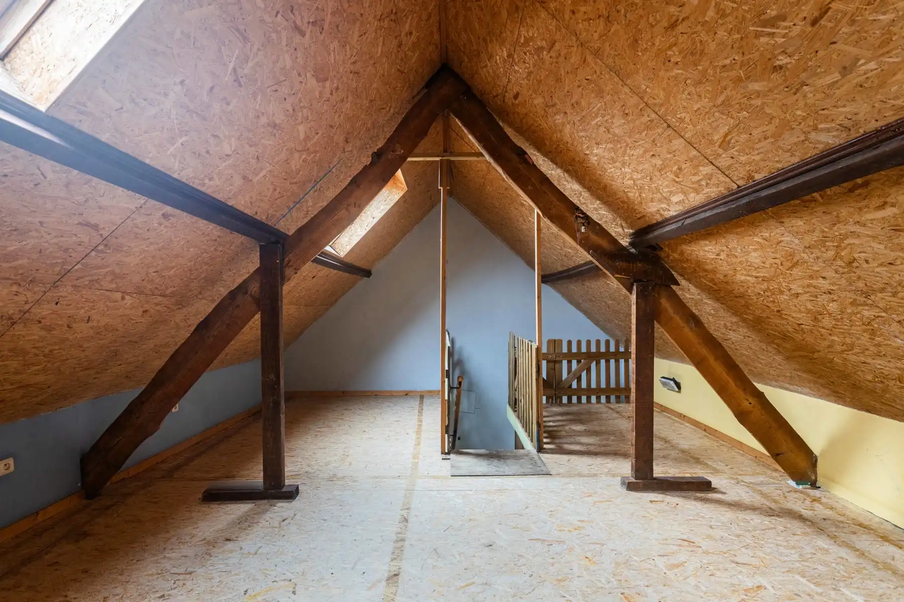 Polyvalente woning met tuin:  momenteel 2 appartementen garage en groot magazijn! foto 11