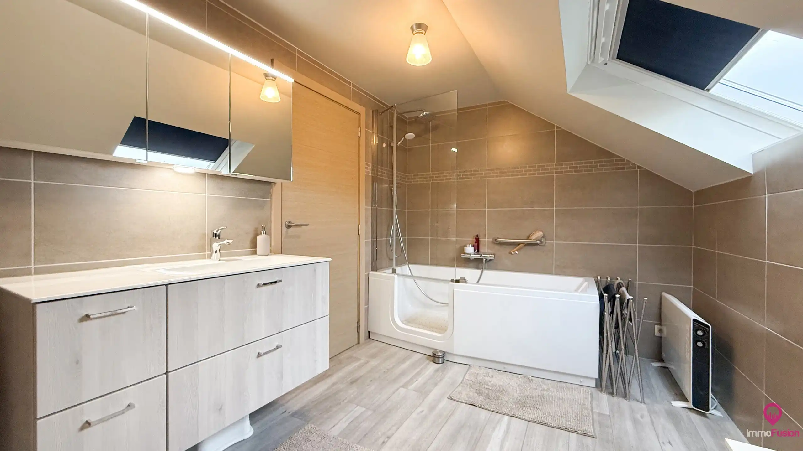 Instapklare woning met 4 slpks, inpandige garage + kelder!  foto 40