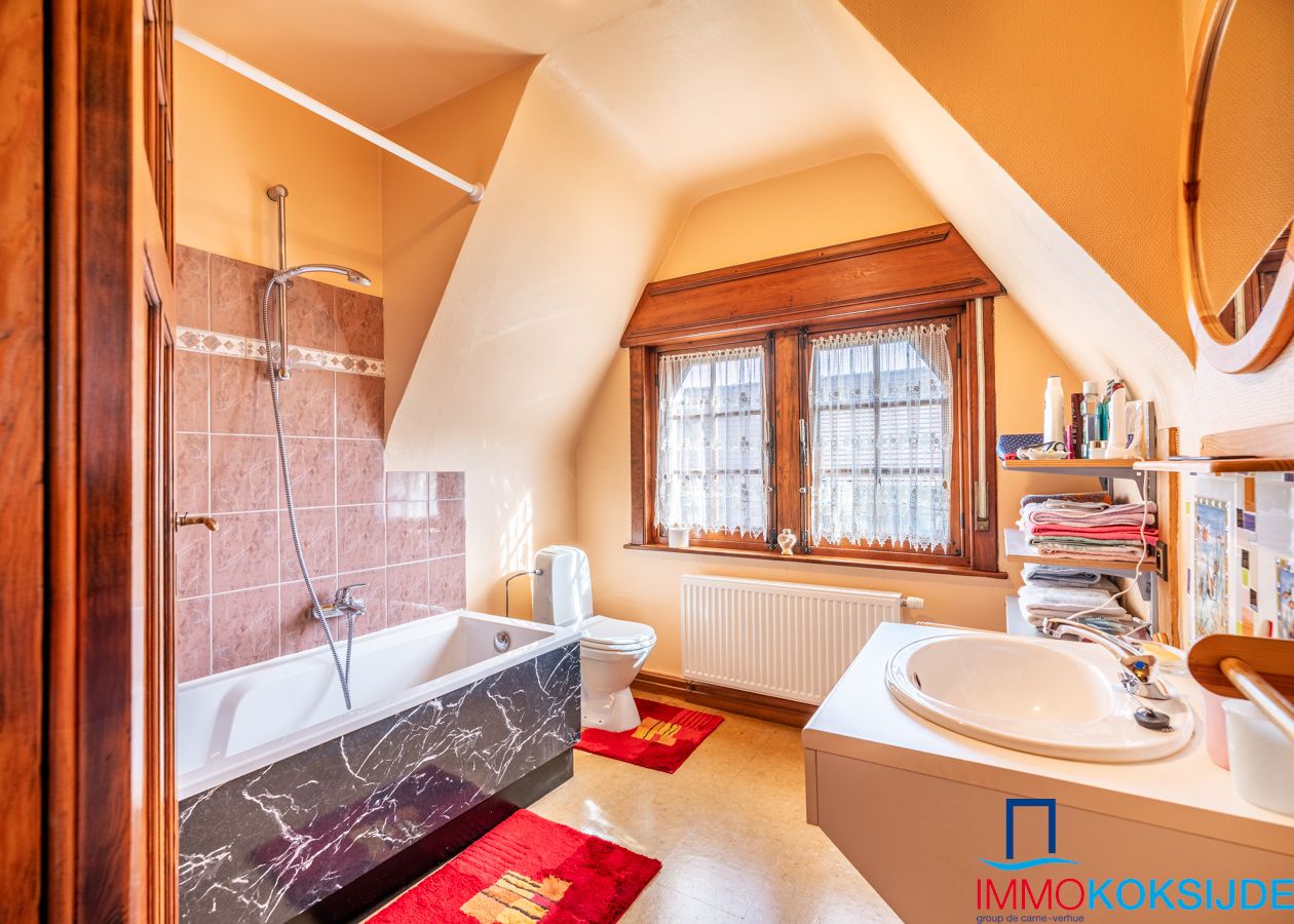 Rustig gelegen koppelwoning met 4 slaapkamers en zonnige tuin foto 21
