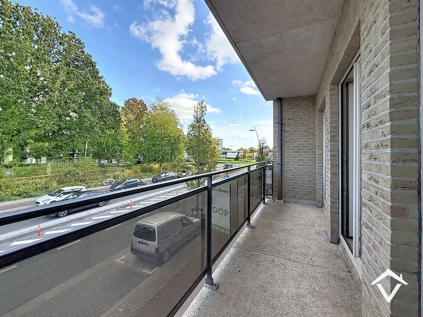 Instapklaar appartement met twee slaapkamers, twee terrassen en garage te Roeselare foto 9
