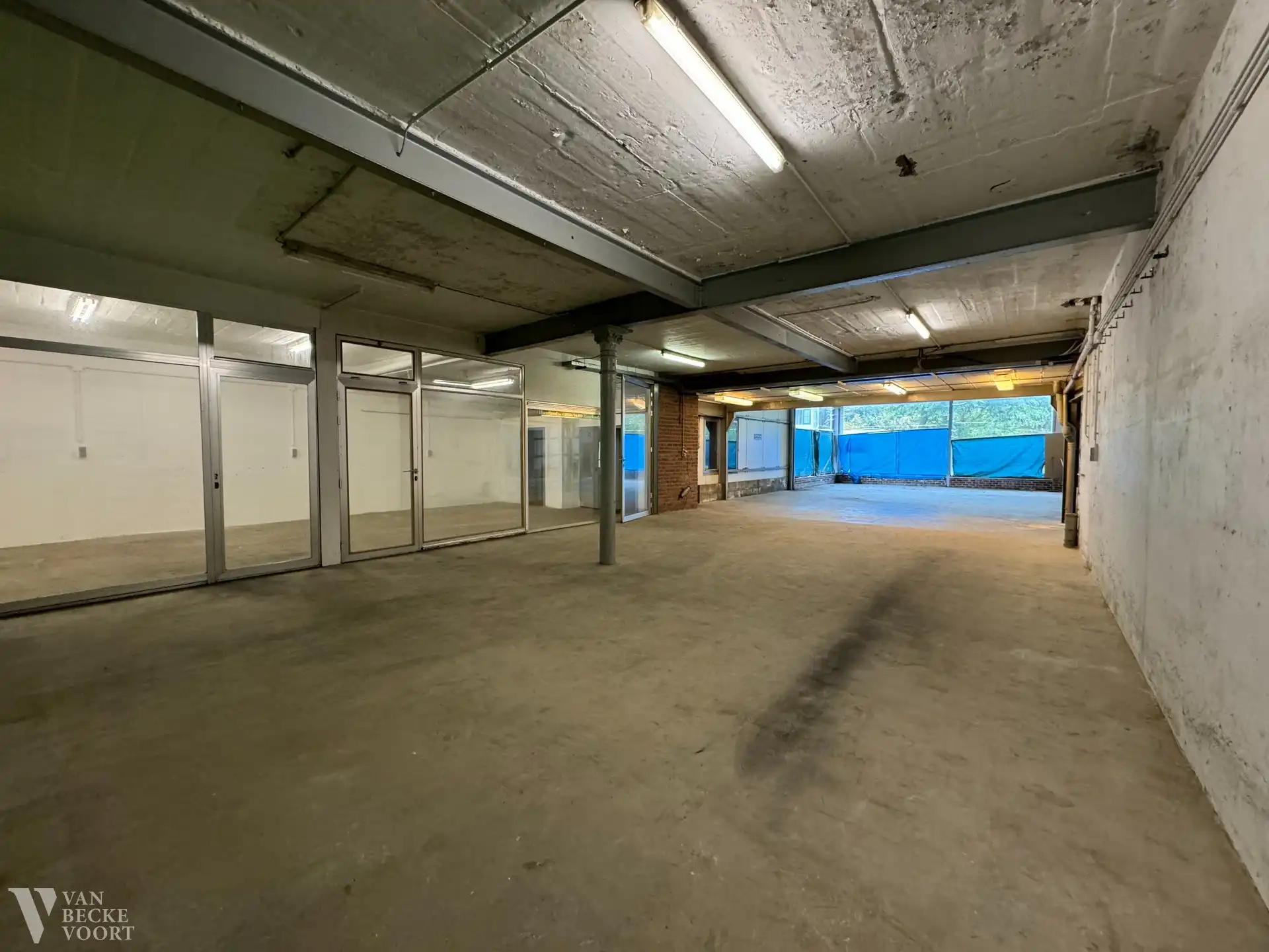 Opslagplaats 384 m² foto 6