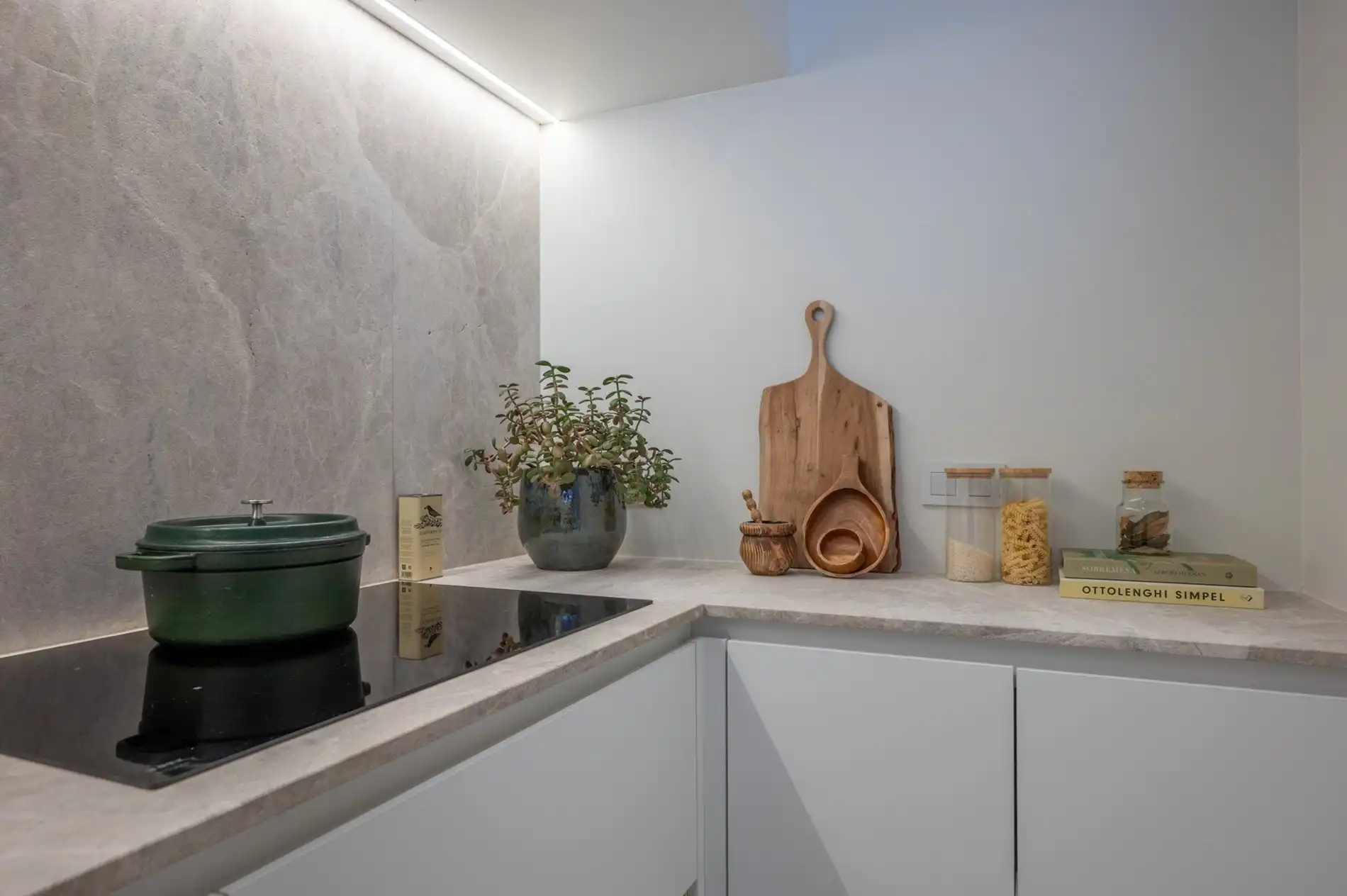 Stijlvol en volledig gerenoveerd appartement op wandelafstand van zee en het commerciële centrum. foto 31