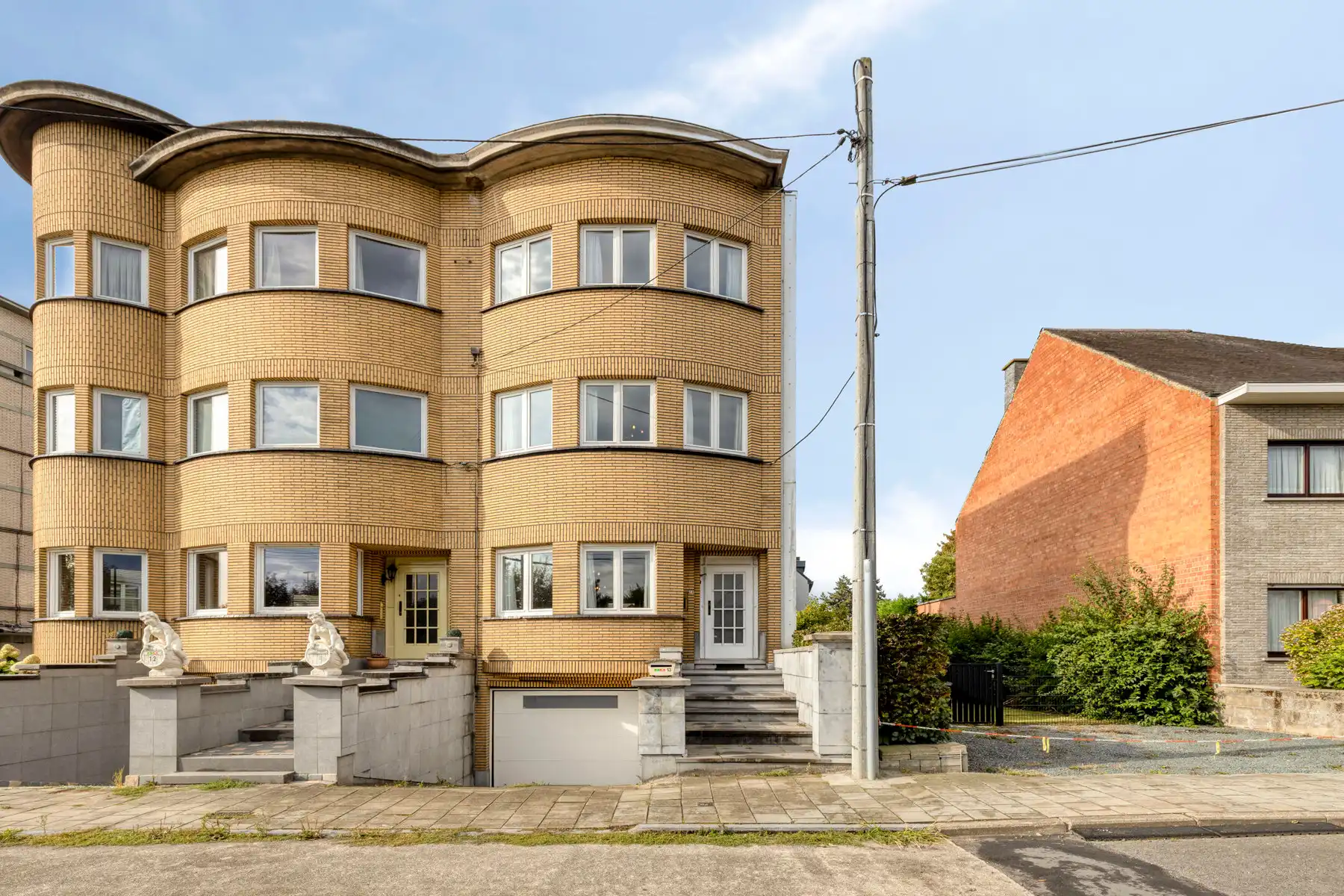 Karaktervol herenhuis uit 1938 met authentieke elementen foto 2