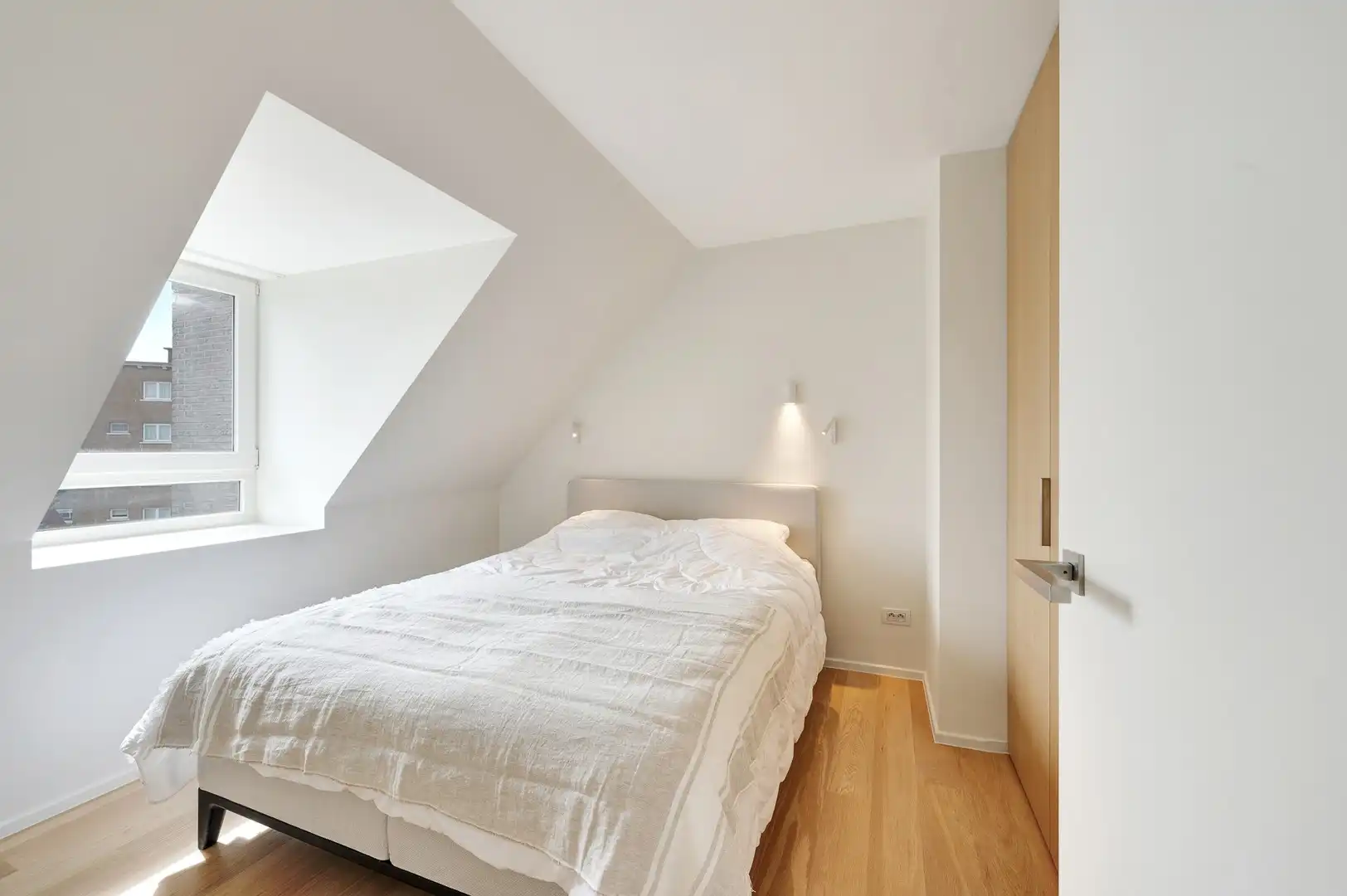 Sublieme zonnige penthouse met ruime terrassen en zijdelings zeezicht. foto 29