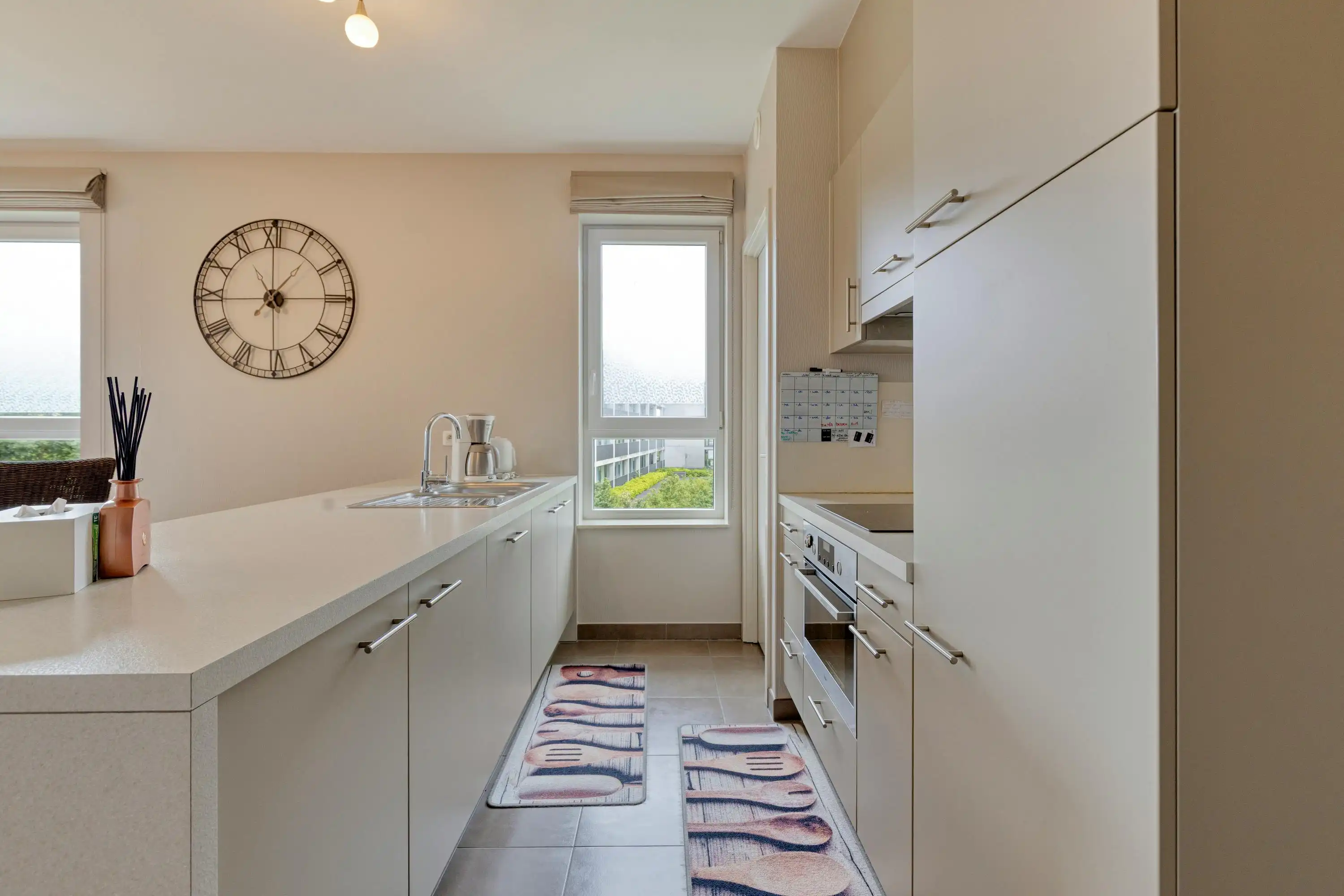 Instapklaar, recent appartement met zonnig terras en staanplaats te Wondelgem foto 6