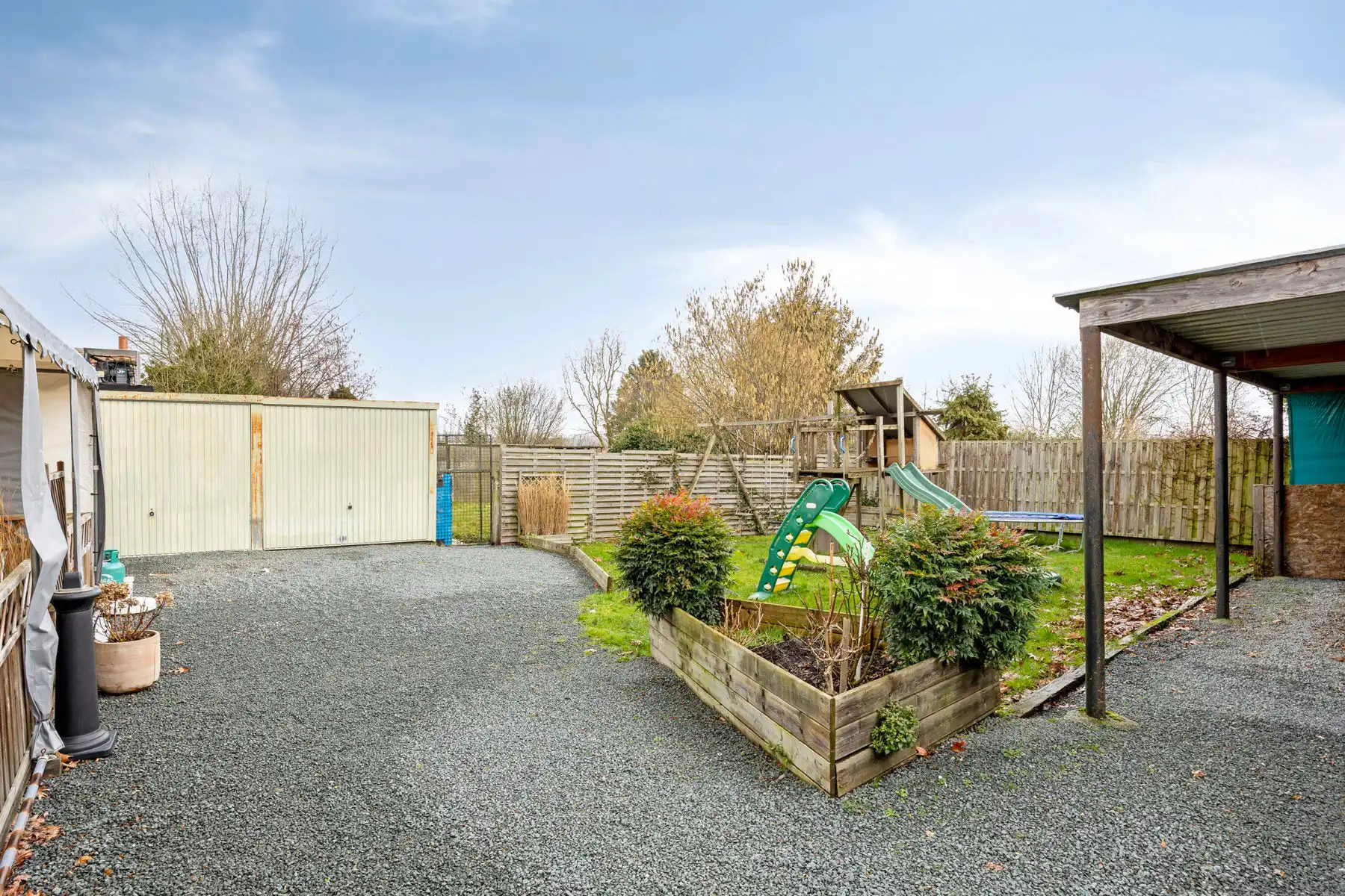 veelzijdig handelshuis met woonst en appartement foto 15