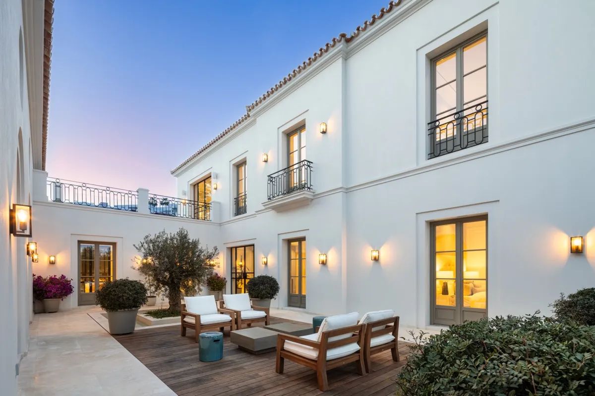 Franse Provence ontmoet moderne luxe: adembenemende villa te koop in het hart van Marbella's Golf Valley foto 26