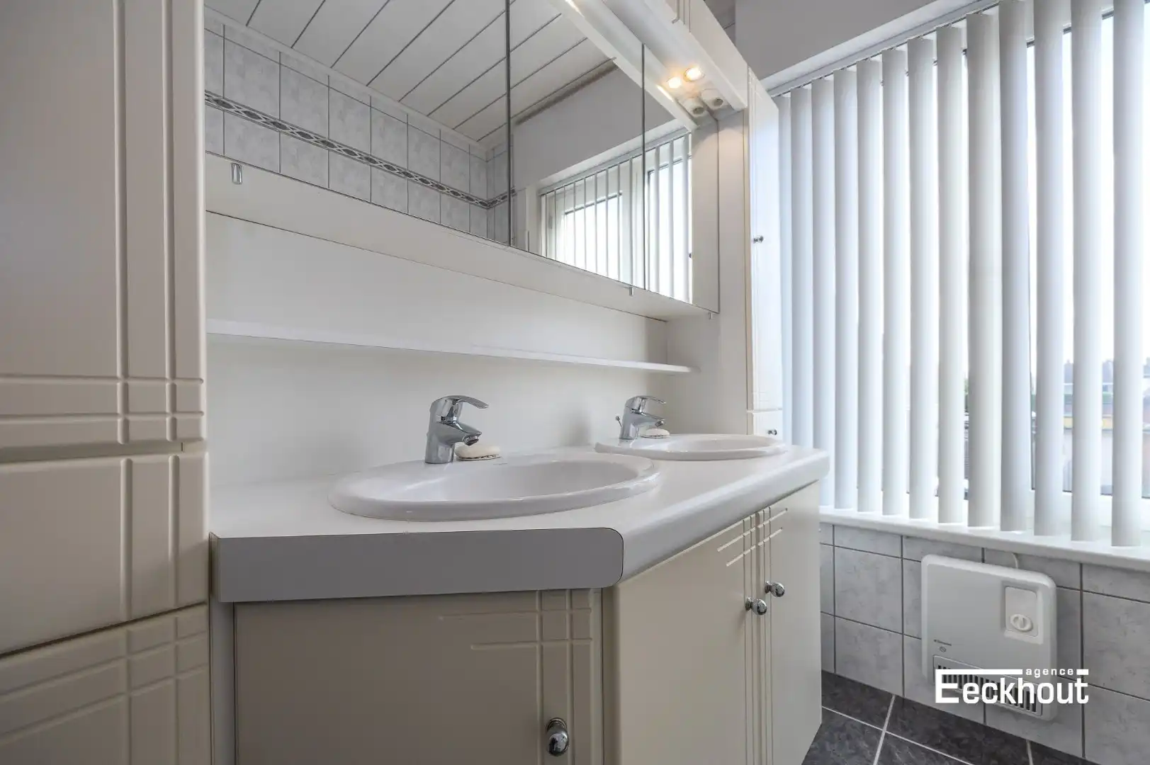 Instapklare woning met zonnige tuin op zeer gunstige ligging! foto 18