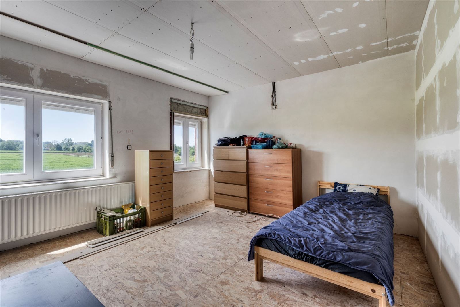 Verder te renoveren woning met grote tuin!  foto 8