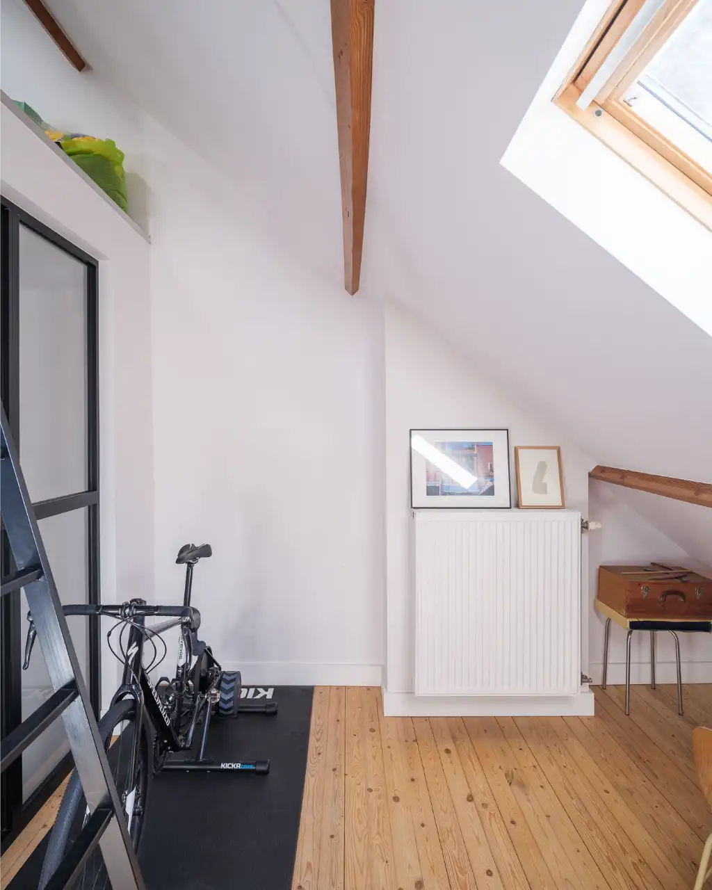 Karaktervolle burgerwoning die baadt in natuurlijk licht, met drie slaapkamers en een aangename buitenruimte op enkele stappen van het historische centrum. foto 17