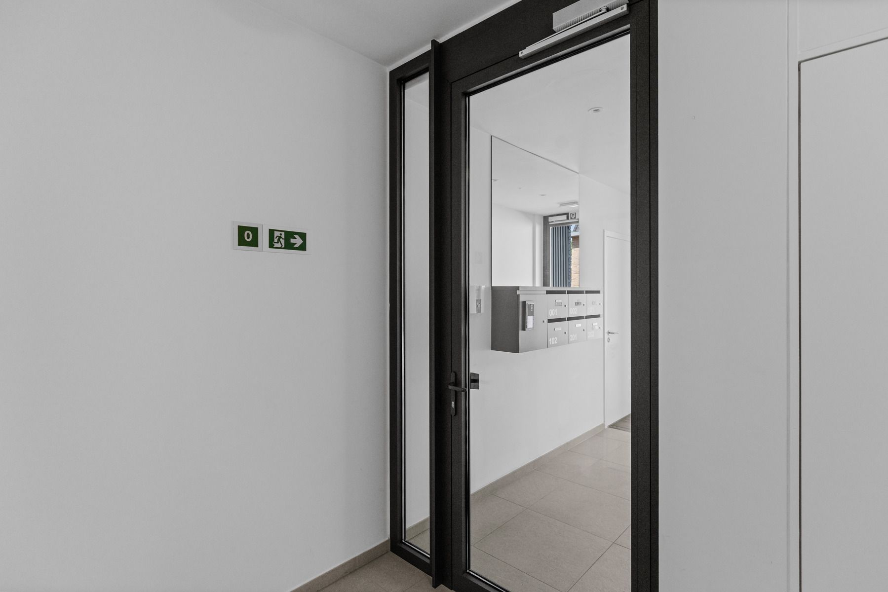 Luxueus, ruim en hoogwaardig afgewerkt appartement te Heusden foto 2