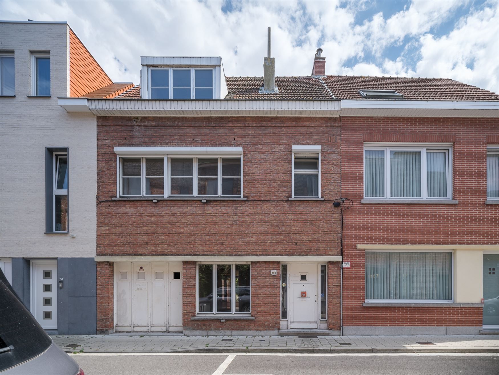 Zeer ruime, te renoveren karakterwoning met garage foto 17