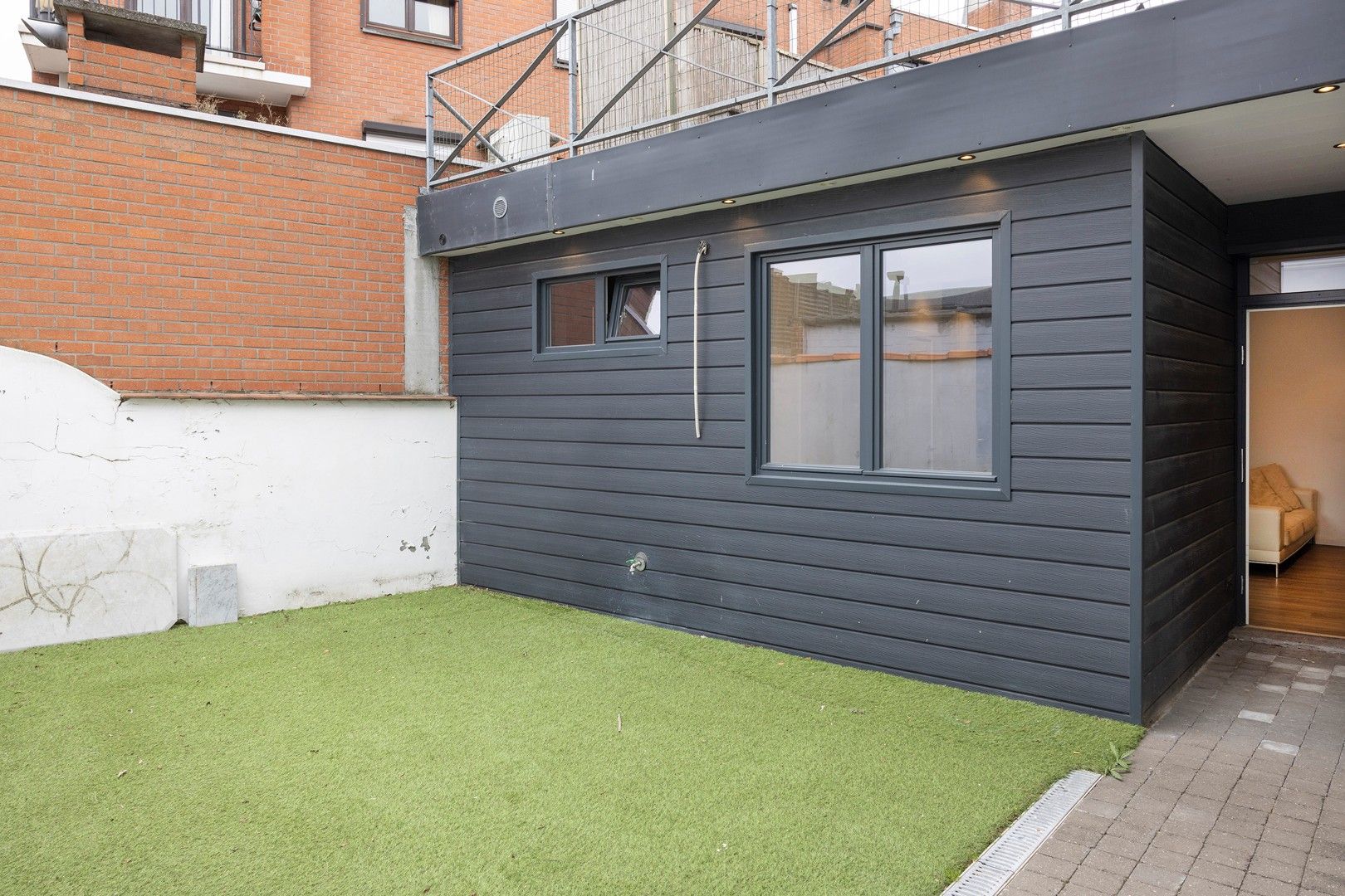Meergezinswoning met handels/woongelijkvloers en twee extra appartementen centraal Meulebeke. foto 6