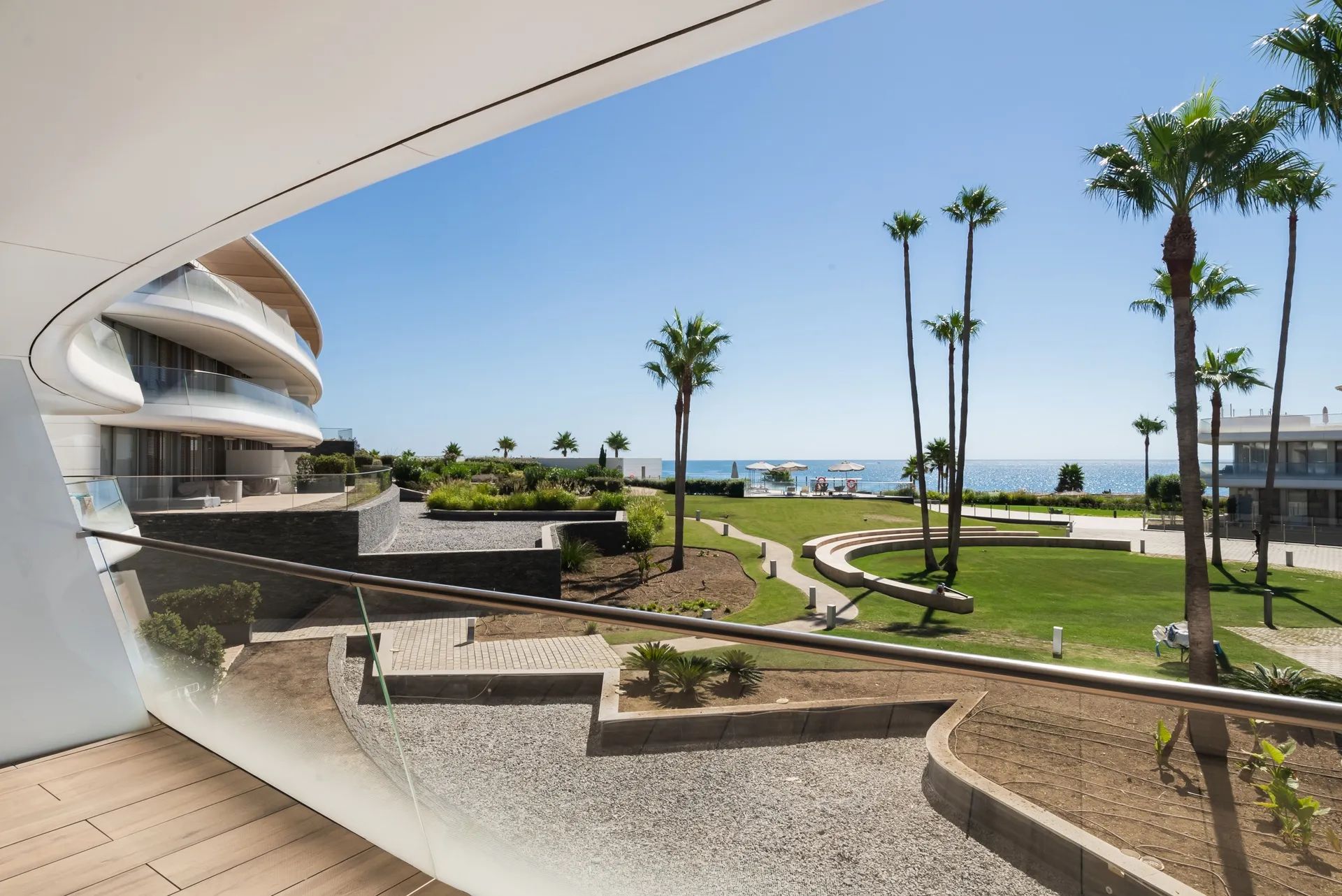 Ultramodern appartement in iconisch project, Estepona: een unieke woonervaring aan zee foto {{pictureIndex}}