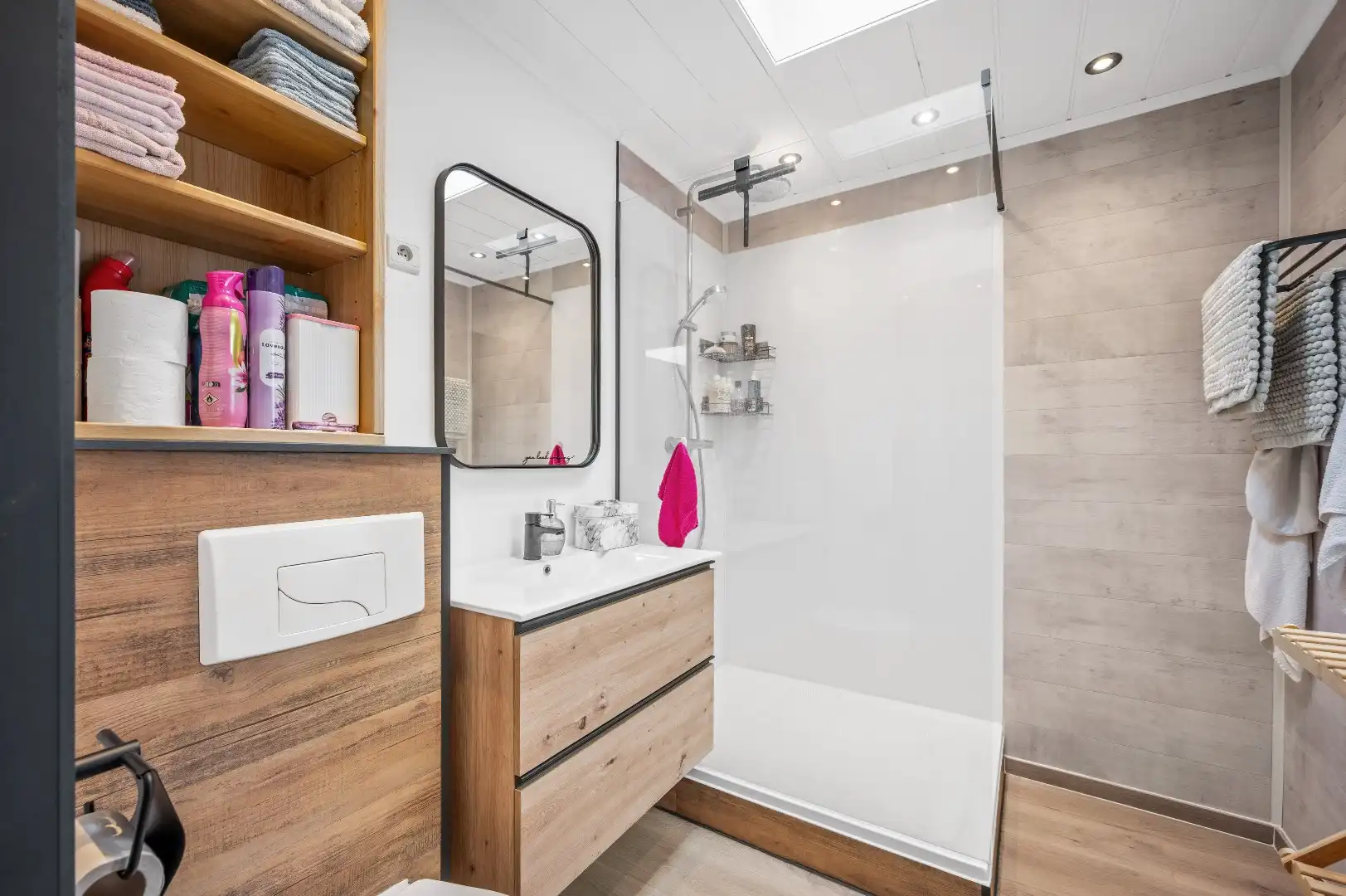 Af te werken rijwoning op de Tiense stadsrand foto 12