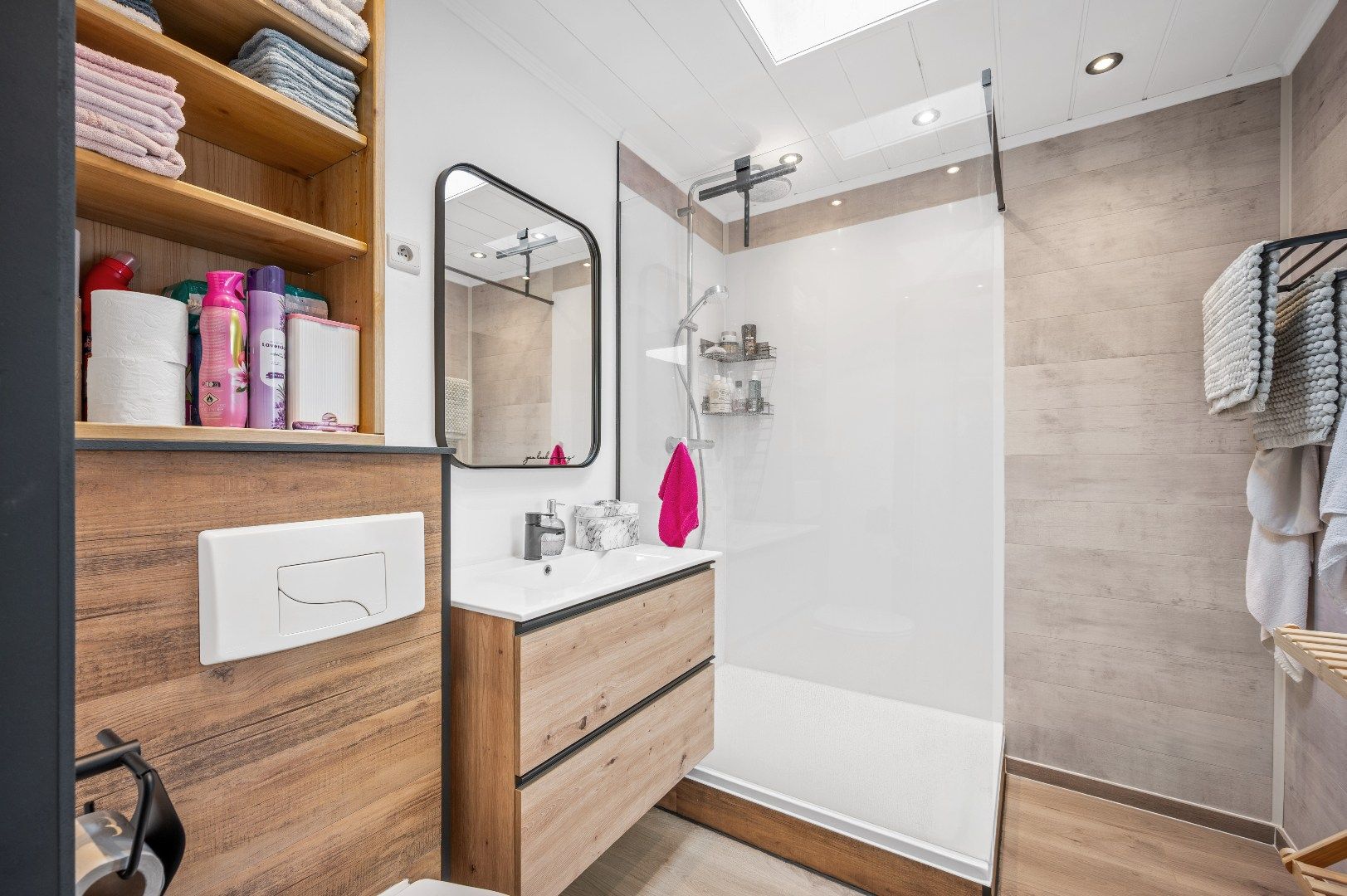 Af te werken rijwoning op de Tiense stadsrand foto 12