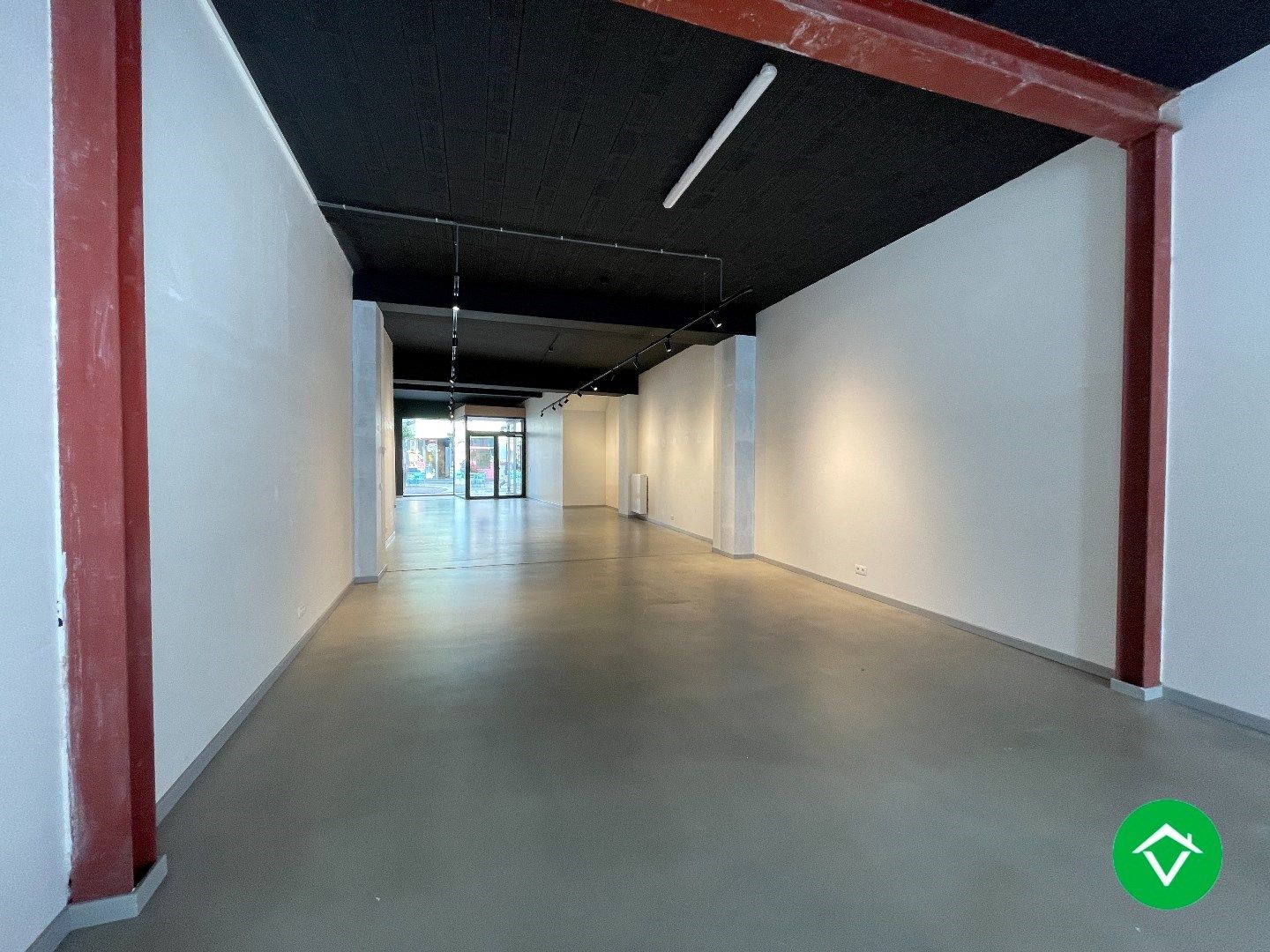Centraal gelegen handelspand (129m²) in het centrum van Roeselare foto 5